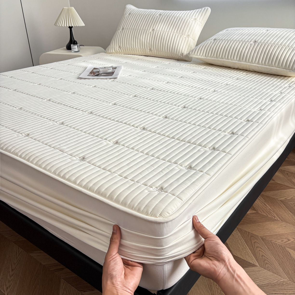 91家纺网 家纺一手货源 找家纺 （总）居眠 2026新款三叶草刺绣夹棉防水床笠