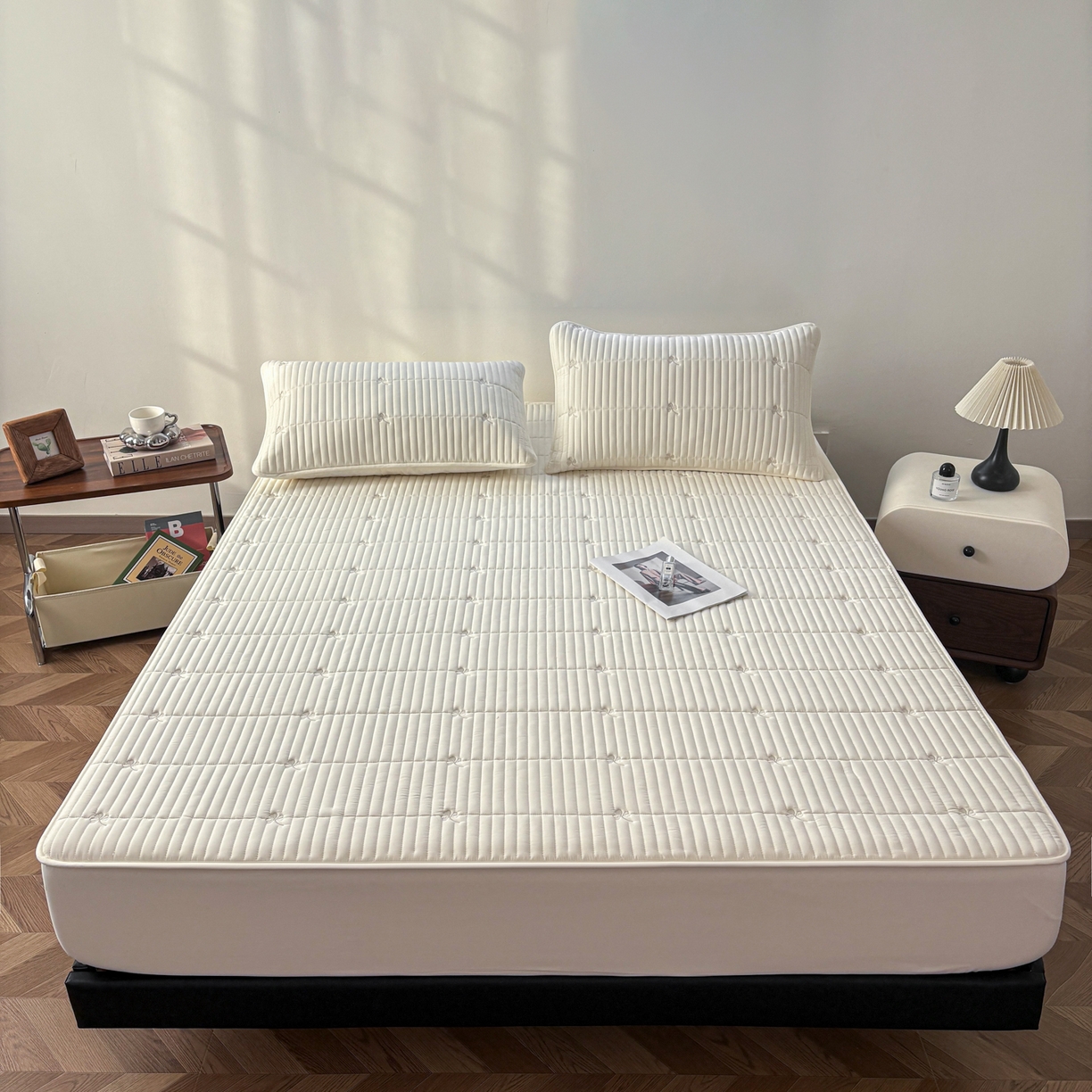 91家纺网 家纺一手货源 找家纺 居眠 2026新款三叶草刺绣夹棉防水床笠 三叶草-白色