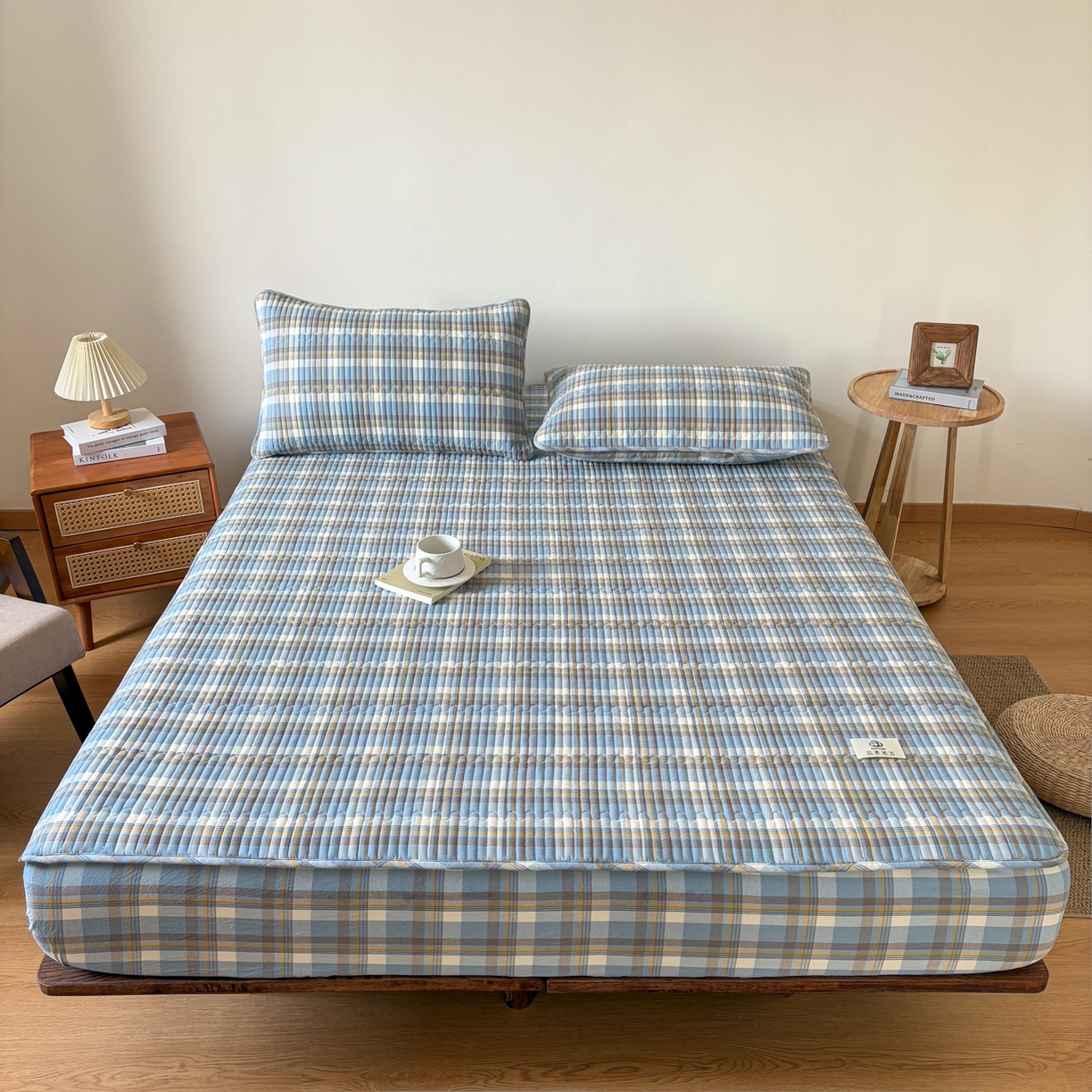 91家纺网 家纺一手货源 找家纺 居眠 2026新款全棉色织水洗棉格子夹棉棉花床笠 夹棉款-简兮兰