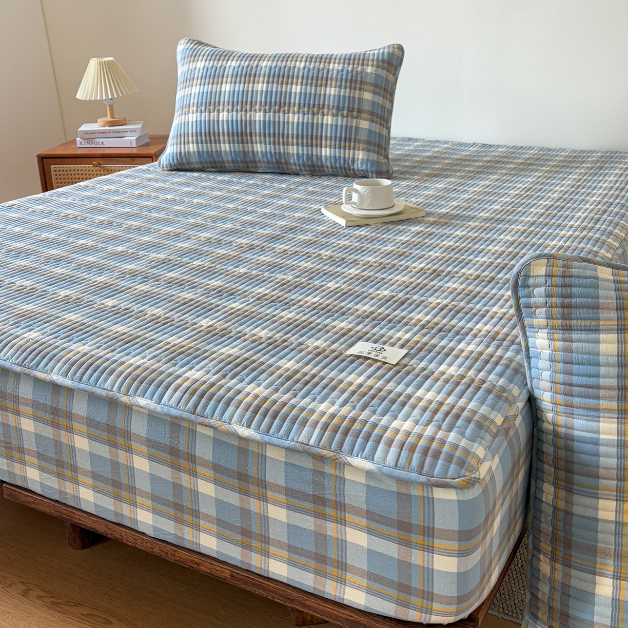 91家纺网 家纺一手货源 找家纺 居眠 2026新款全棉色织水洗棉格子夹棉棉花床笠 夹棉款-简兮兰