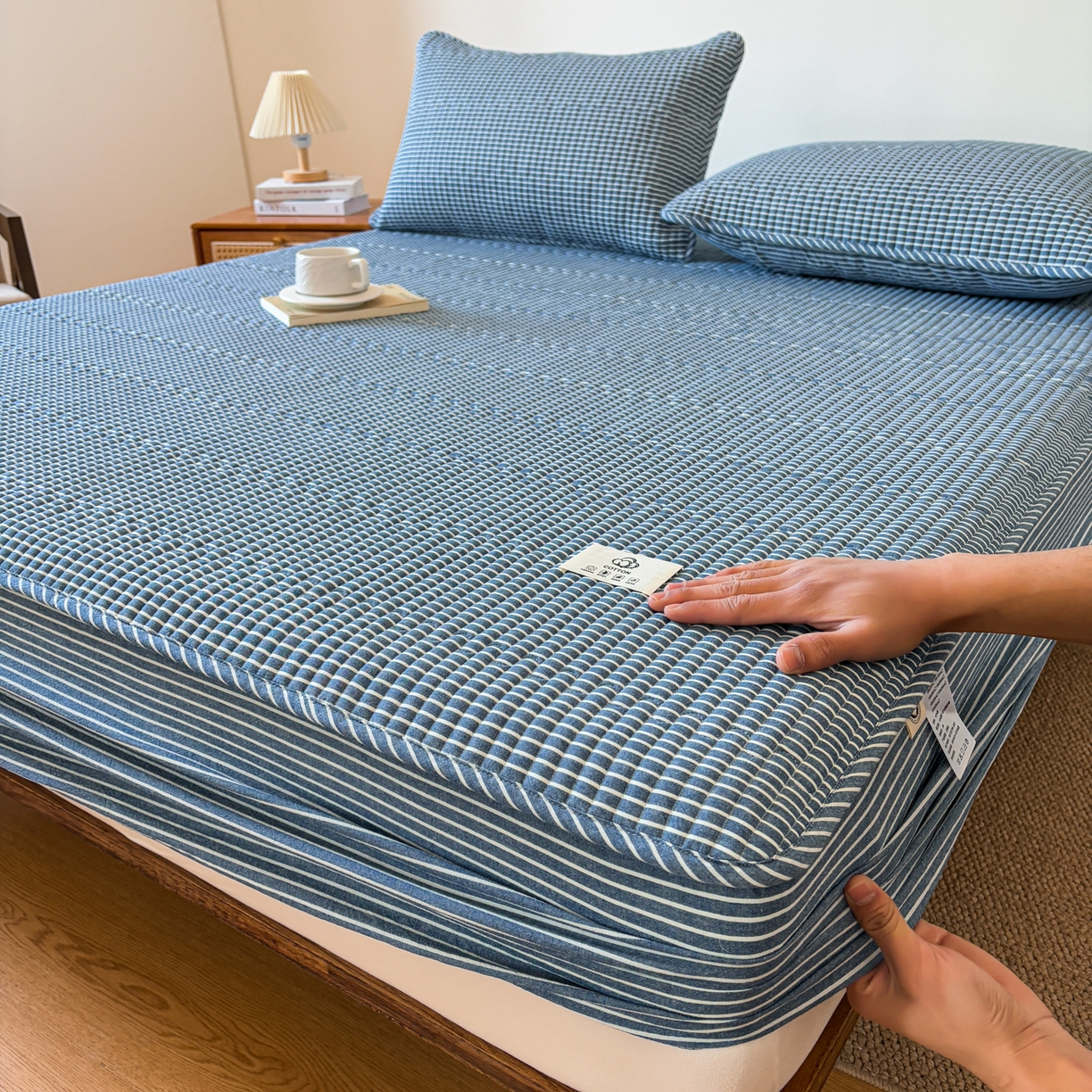 91家纺网 家纺一手货源 找家纺 居眠 2026新款全棉色织水洗棉格子夹棉棉花床笠 夹棉款-蓝细条