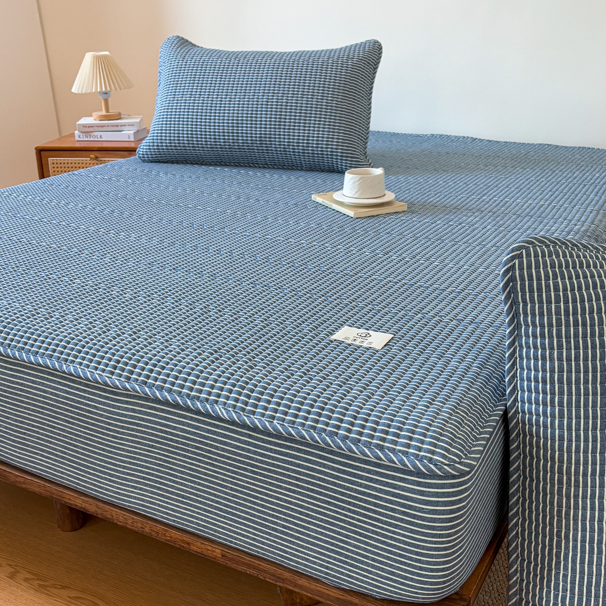 91家纺网 家纺一手货源 找家纺 居眠 2026新款全棉色织水洗棉格子夹棉棉花床笠 夹棉款-蓝细条