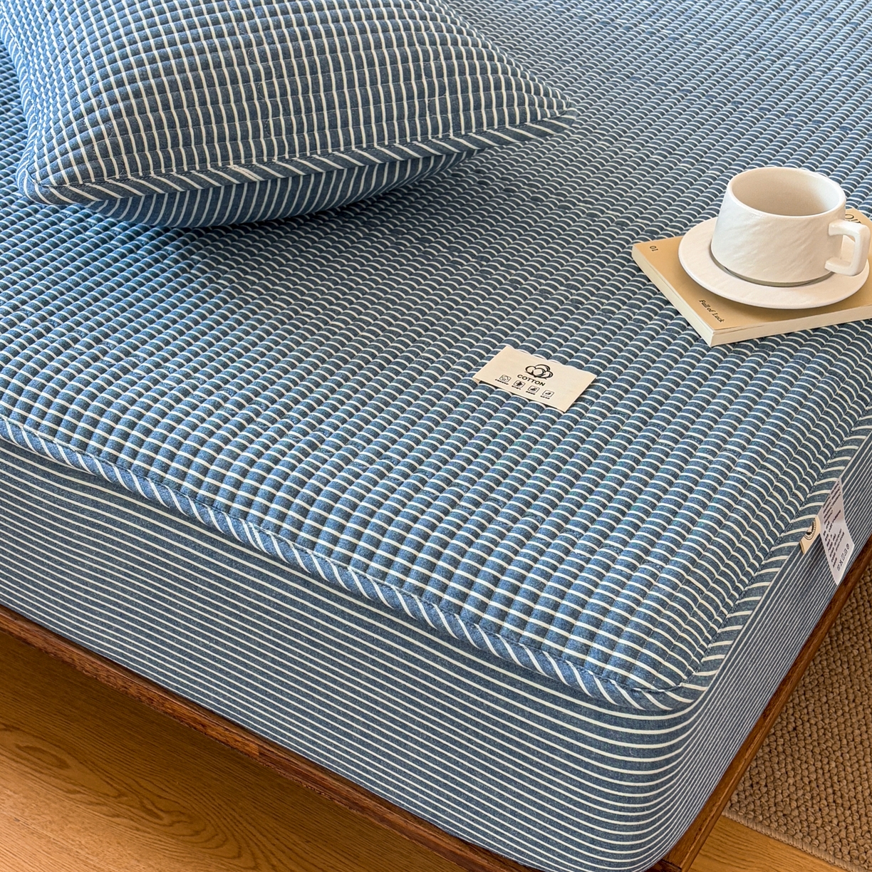 91家纺网 家纺一手货源 找家纺 居眠 2026新款全棉色织水洗棉格子夹棉棉花床笠 夹棉款-蓝细条