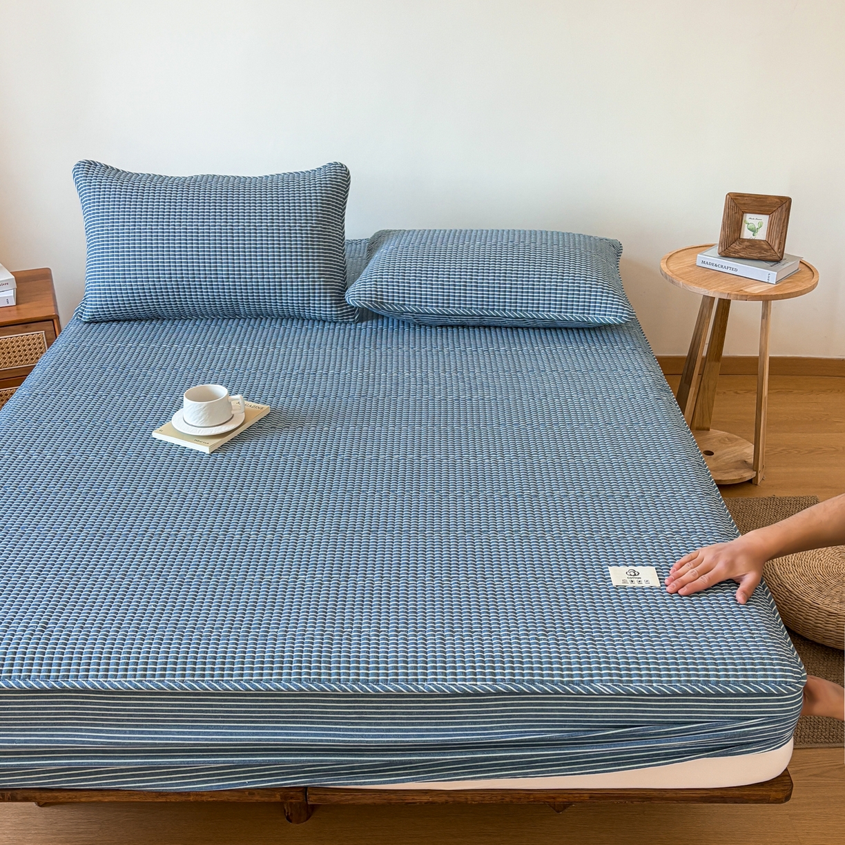 91家纺网 家纺一手货源 找家纺 居眠 2026新款全棉色织水洗棉格子夹棉棉花床笠 夹棉款-蓝细条