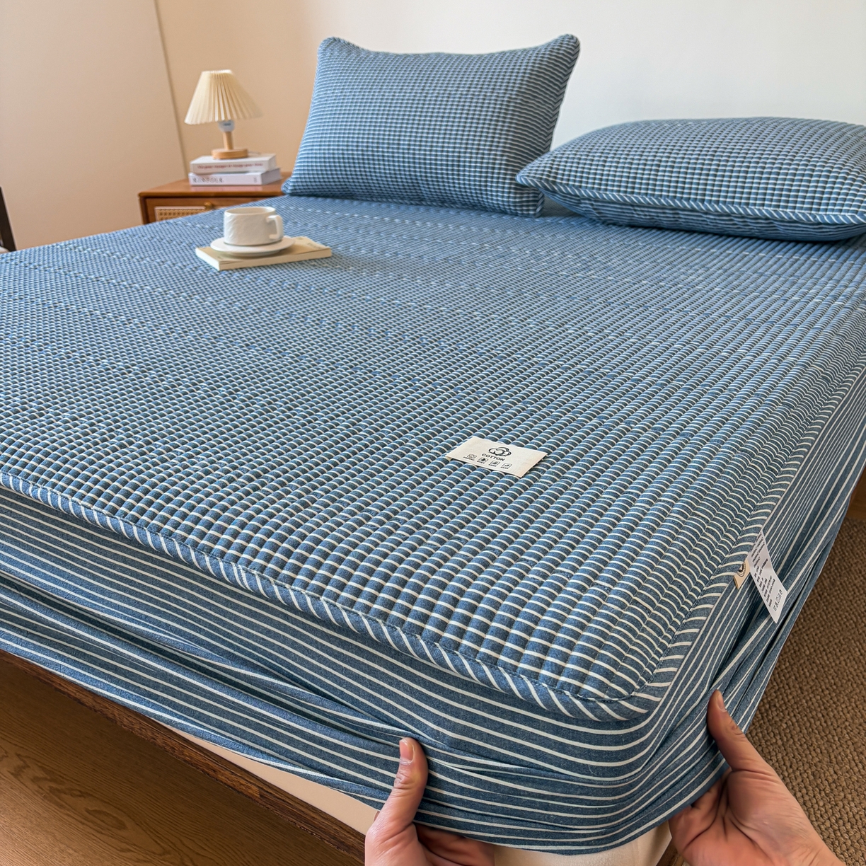 91家纺网 家纺一手货源 找家纺 居眠 2026新款全棉色织水洗棉格子夹棉棉花床笠 夹棉款-蓝细条