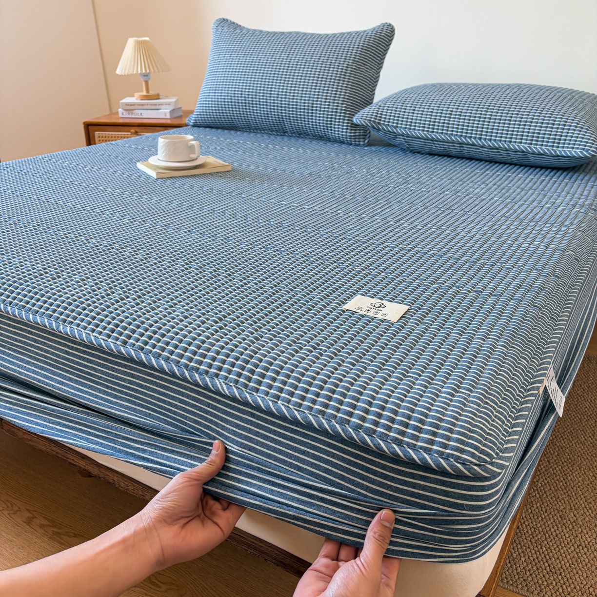 91家纺网 家纺一手货源 找家纺 居眠 2026新款全棉色织水洗棉格子夹棉棉花床笠 夹棉款-蓝细条