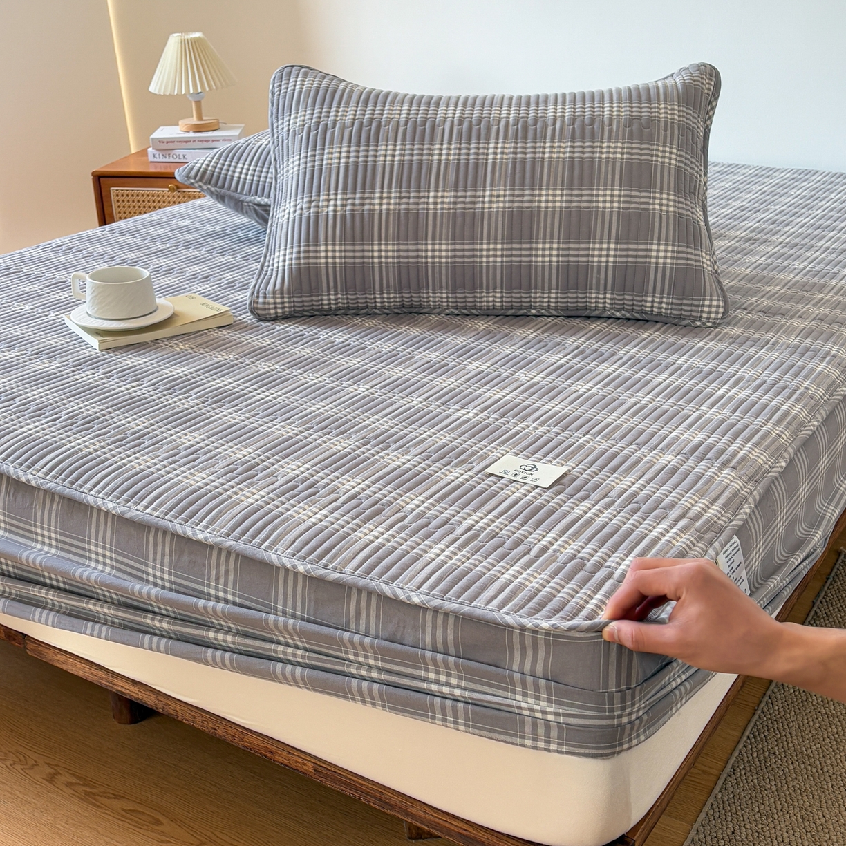 91家纺网 家纺一手货源 找家纺 居眠 2026新款全棉色织水洗棉格子夹棉棉花床笠 夹棉款-马丁灰