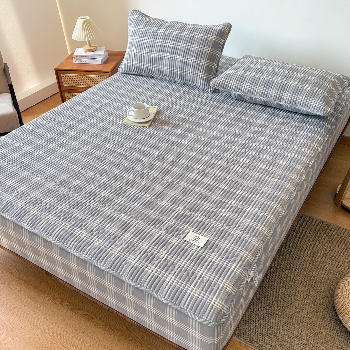 91家纺网 家纺一手货源 找家纺 居眠 2026新款全棉色织水洗棉格子夹棉棉花床笠 夹棉款-马丁灰