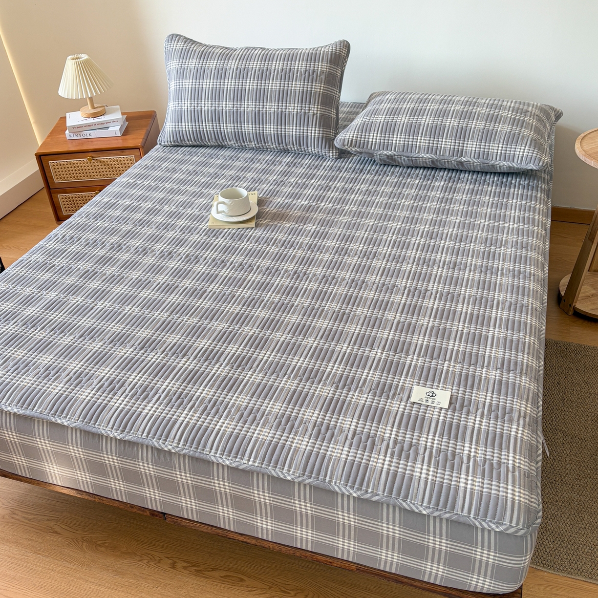 91家纺网 家纺一手货源 找家纺 居眠 2026新款全棉色织水洗棉格子夹棉棉花床笠 夹棉款-马丁灰