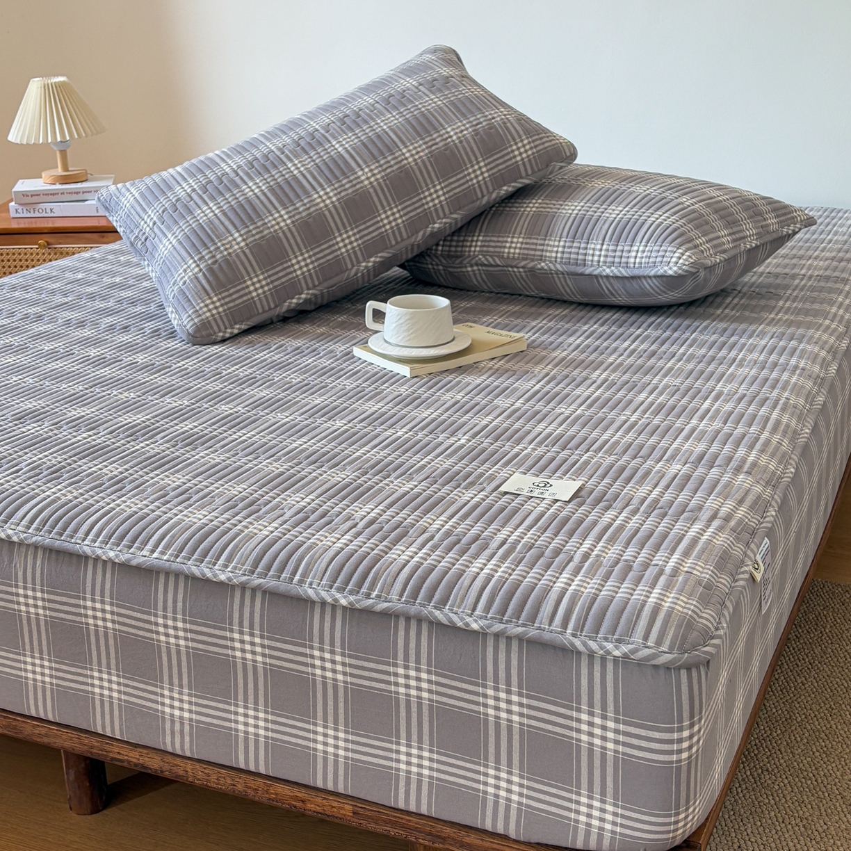 91家纺网 家纺一手货源 找家纺 居眠 2026新款全棉色织水洗棉格子夹棉棉花床笠 夹棉款-马丁灰