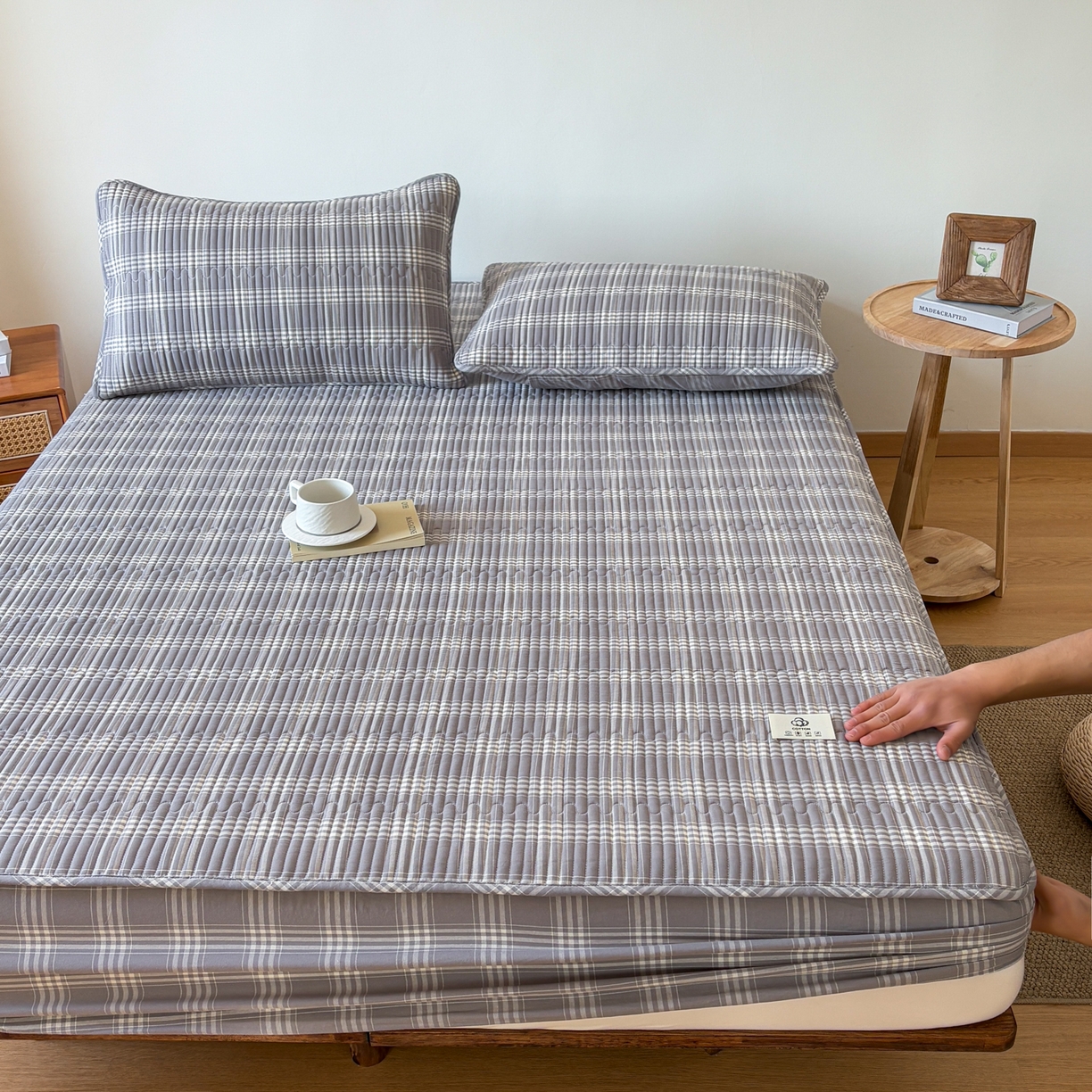 91家纺网 家纺一手货源 找家纺 居眠 2026新款全棉色织水洗棉格子夹棉棉花床笠 夹棉款-马丁灰