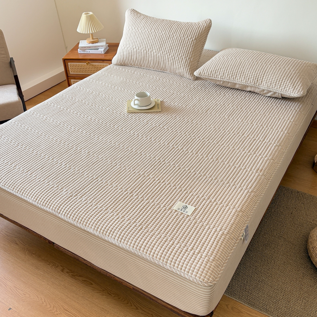 91家纺网 家纺一手货源 找家纺 居眠 2026新款全棉色织水洗棉格子夹棉棉花床笠 夹棉款-米细条