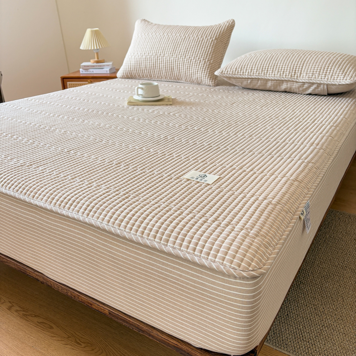 91家纺网 家纺一手货源 找家纺 居眠 2026新款全棉色织水洗棉格子夹棉棉花床笠 夹棉款-米细条