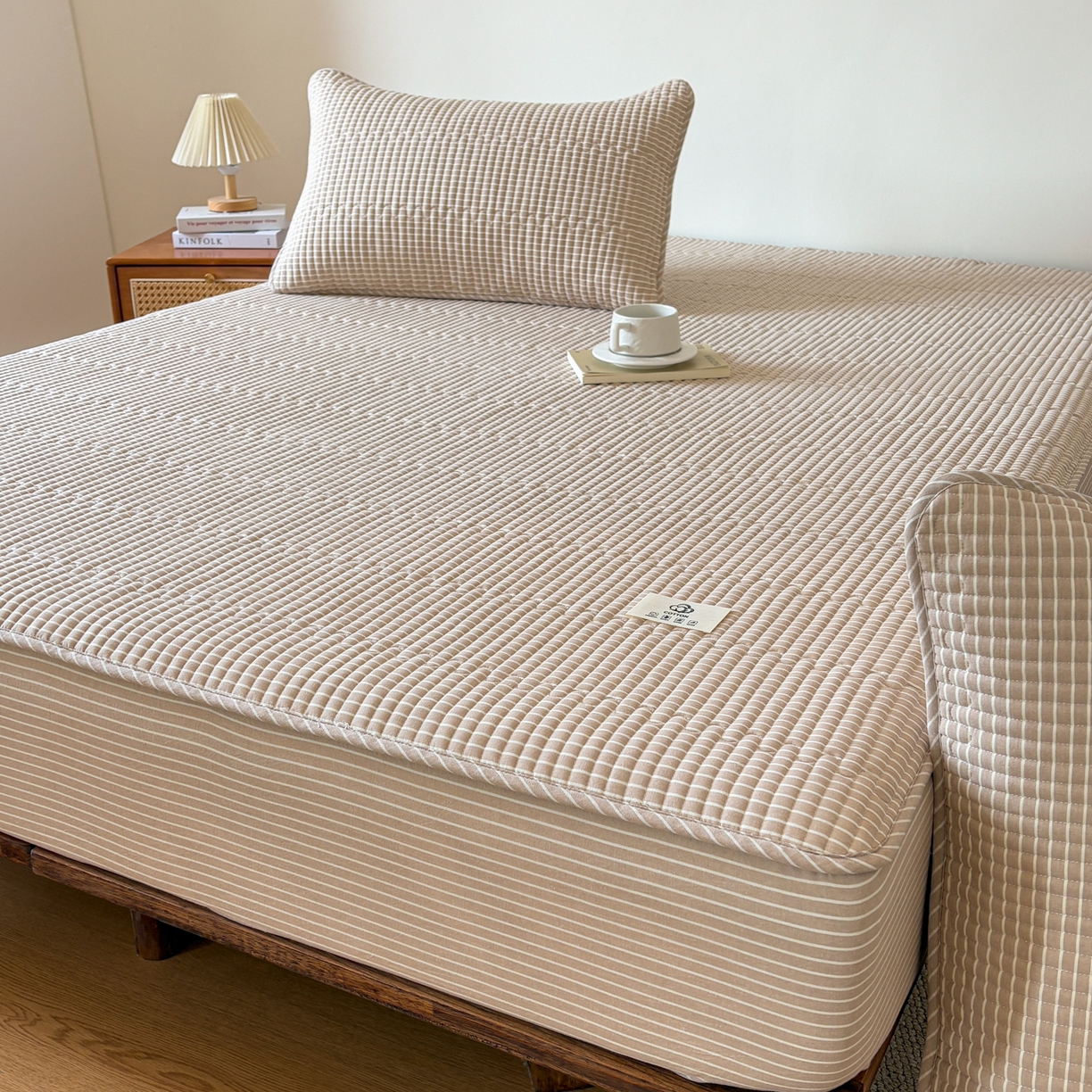 91家纺网 家纺一手货源 找家纺 居眠 2026新款全棉色织水洗棉格子夹棉棉花床笠 夹棉款-米细条