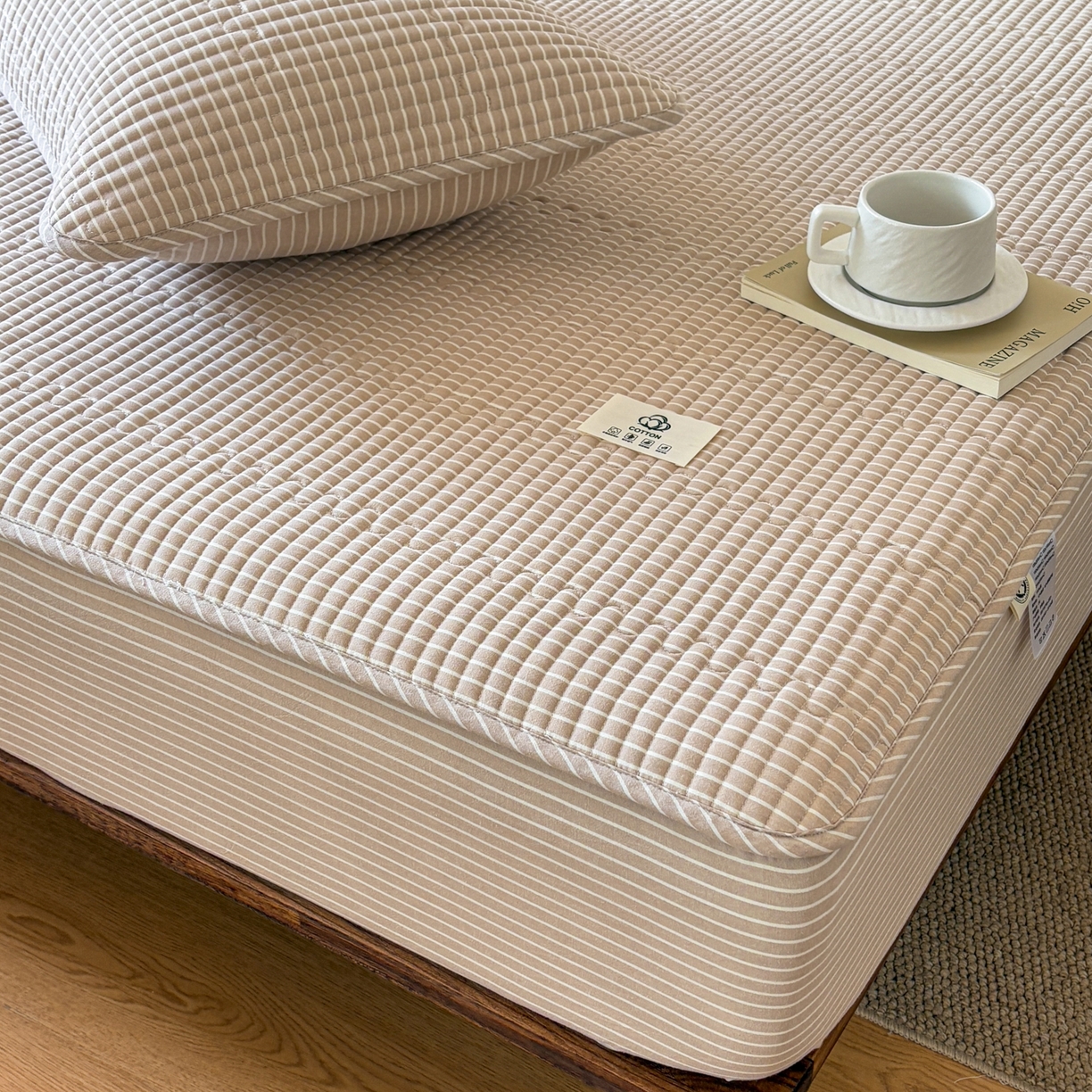 91家纺网 家纺一手货源 找家纺 居眠 2026新款全棉色织水洗棉格子夹棉棉花床笠 夹棉款-米细条