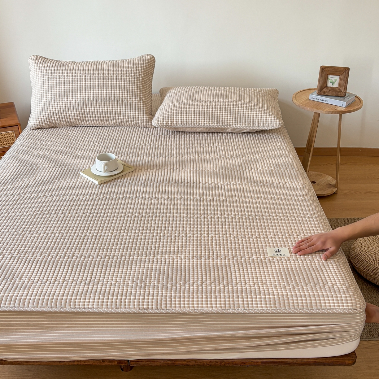 91家纺网 家纺一手货源 找家纺 居眠 2026新款全棉色织水洗棉格子夹棉棉花床笠 夹棉款-米细条