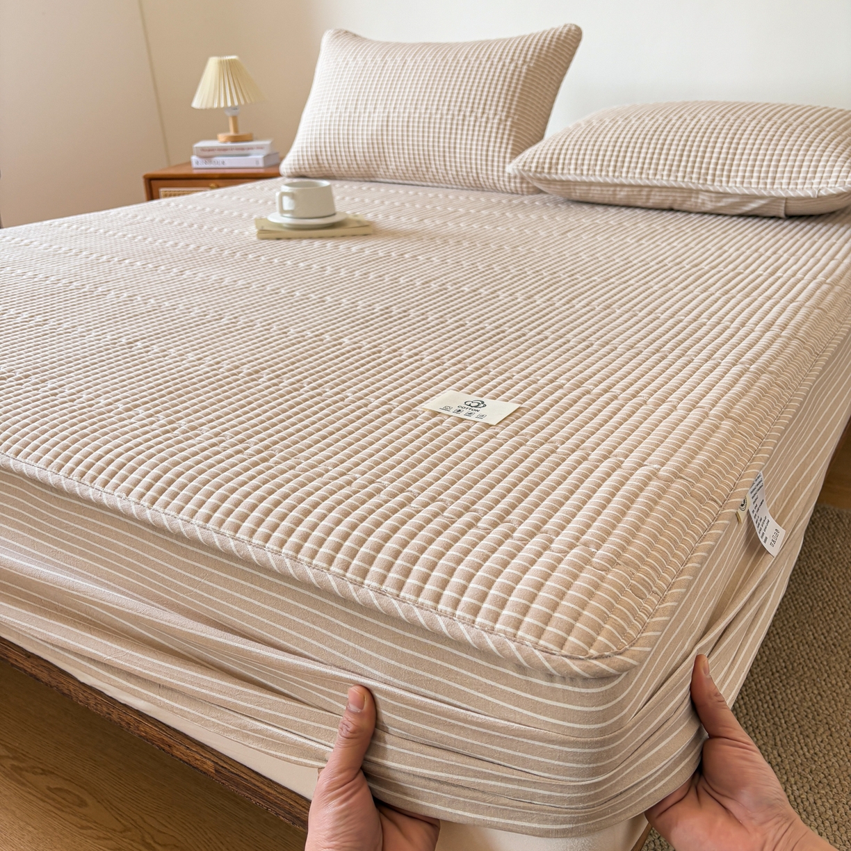 91家纺网 家纺一手货源 找家纺 居眠 2026新款全棉色织水洗棉格子夹棉棉花床笠 夹棉款-米细条