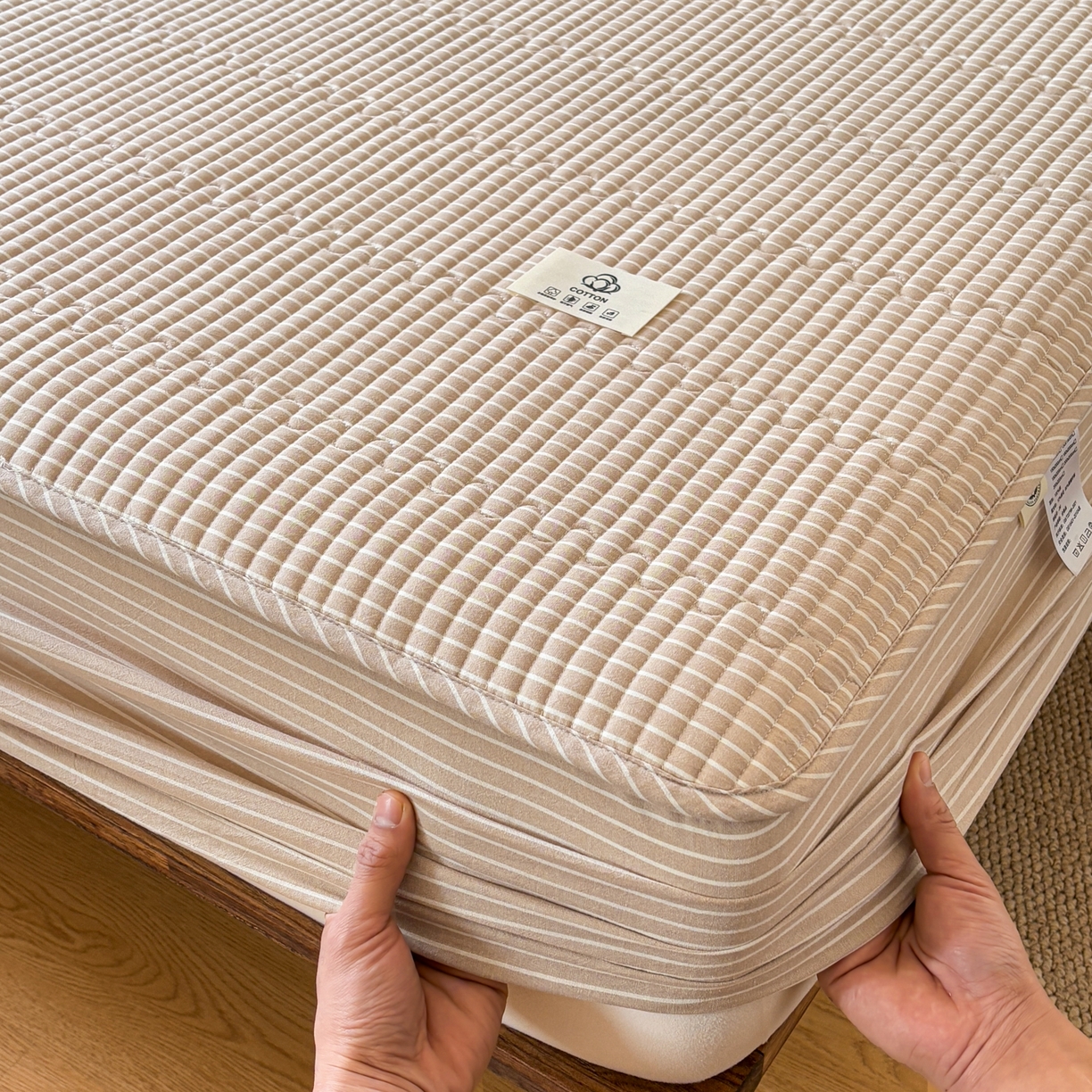 91家纺网 家纺一手货源 找家纺 居眠 2026新款全棉色织水洗棉格子夹棉棉花床笠 夹棉款-米细条