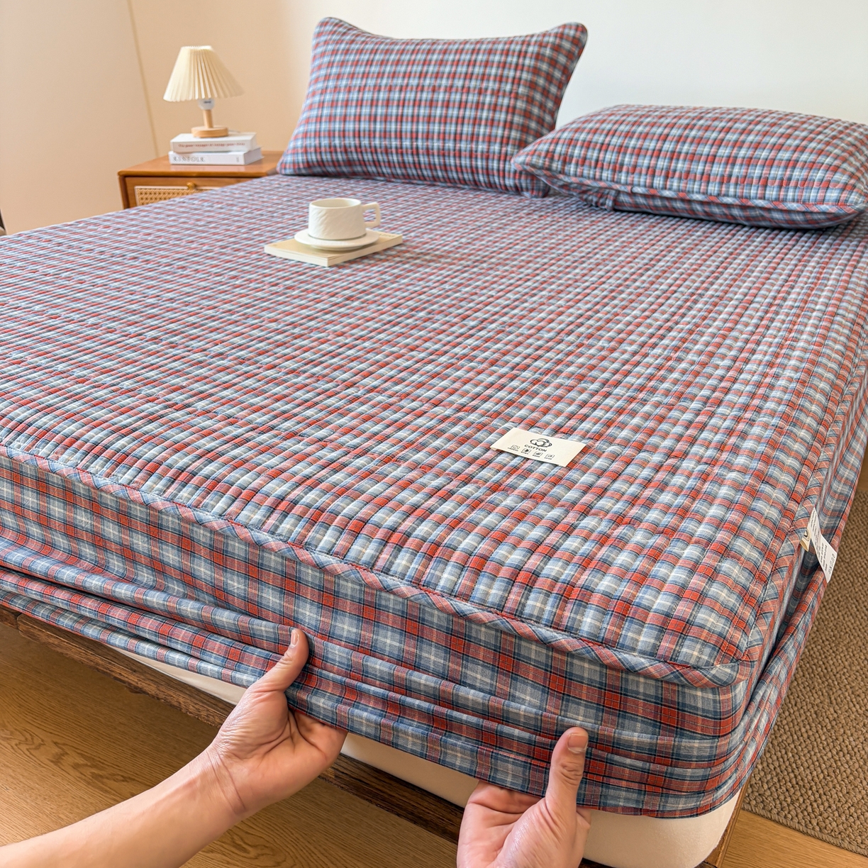 91家纺网 家纺一手货源 找家纺 居眠 2026新款全棉色织水洗棉格子夹棉棉花床笠 夹棉款-瑞土兰