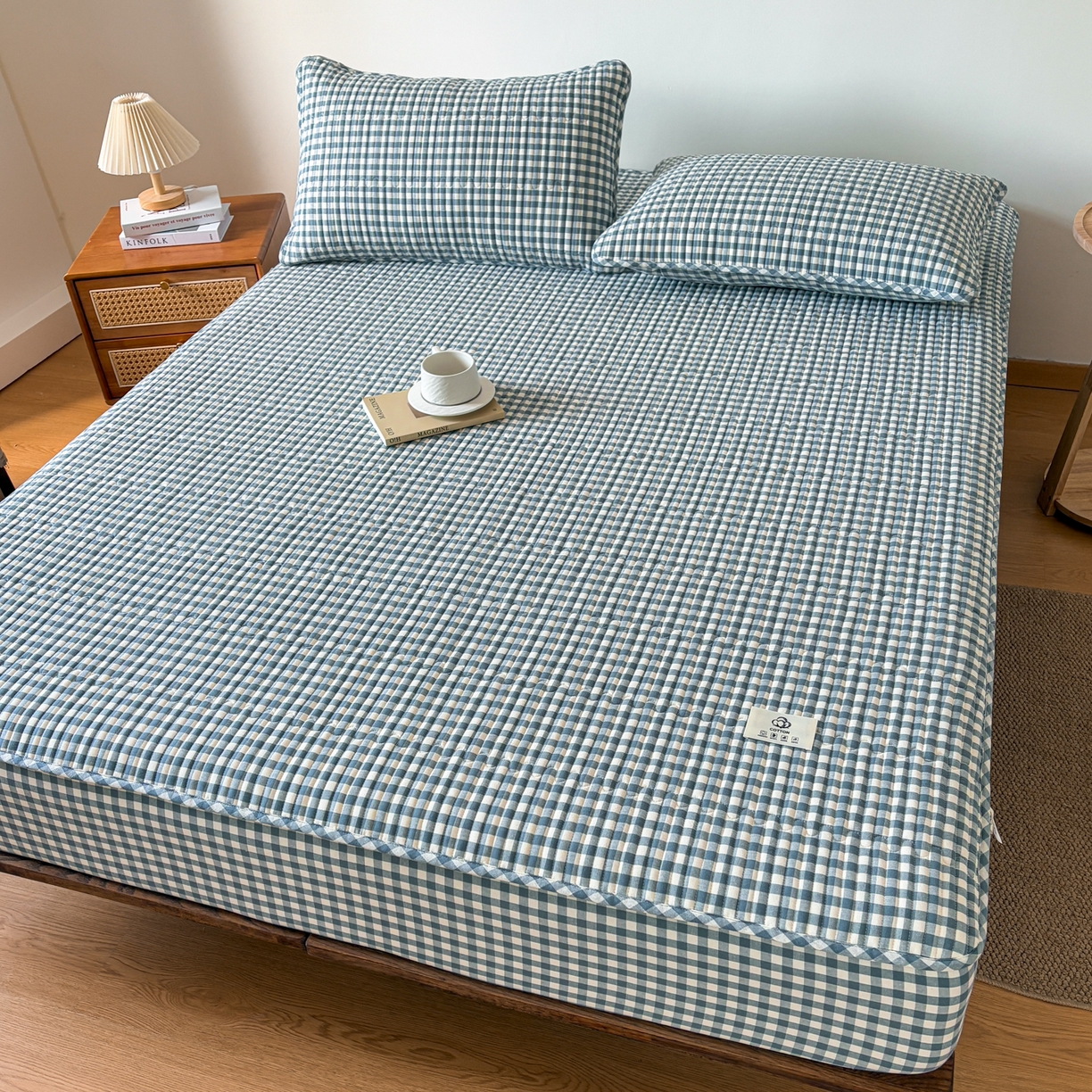 91家纺网 家纺一手货源 找家纺 居眠 2026新款全棉色织水洗棉格子夹棉棉花床笠 夹棉款-水兰小格