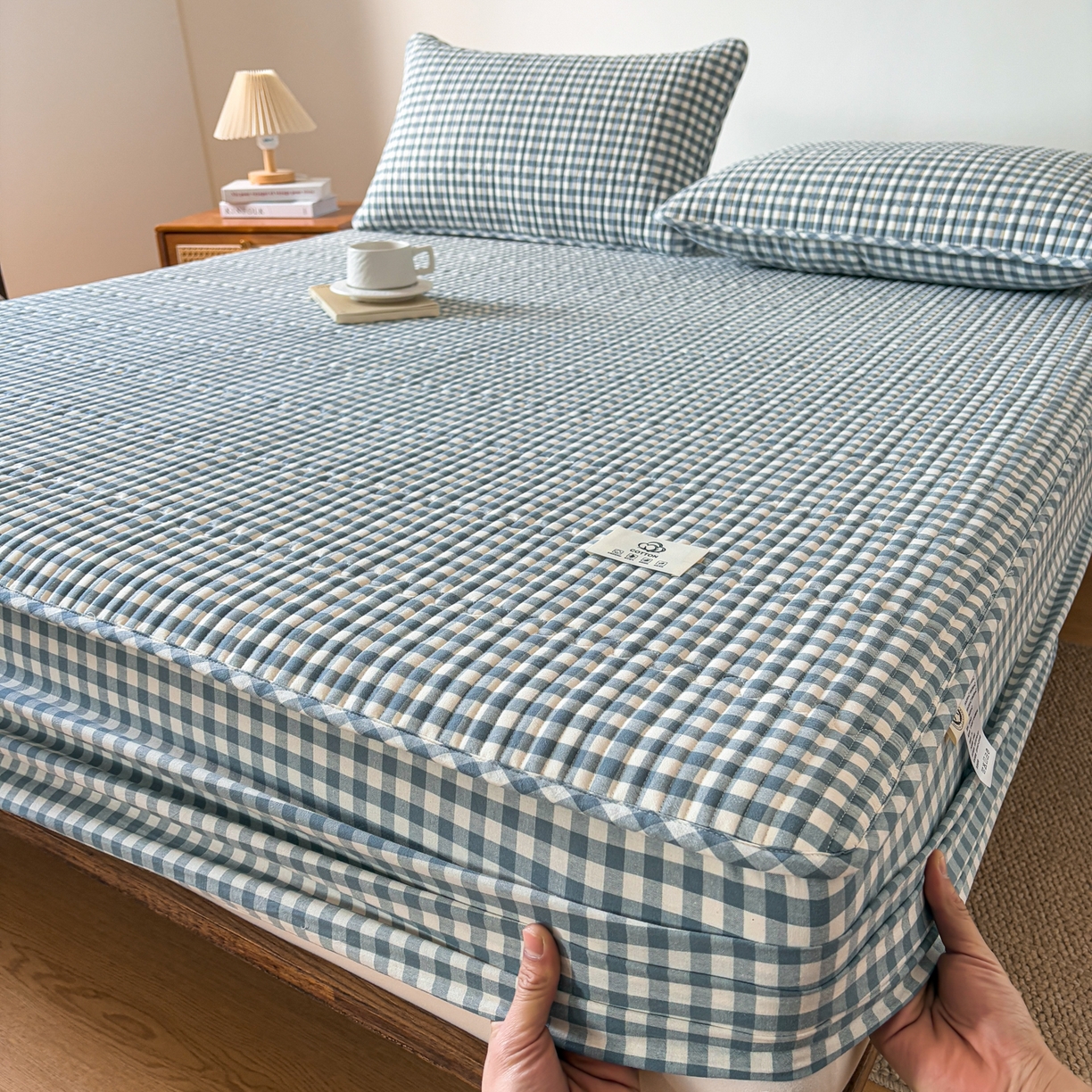 91家纺网 家纺一手货源 找家纺 居眠 2026新款全棉色织水洗棉格子夹棉棉花床笠 夹棉款-水兰小格