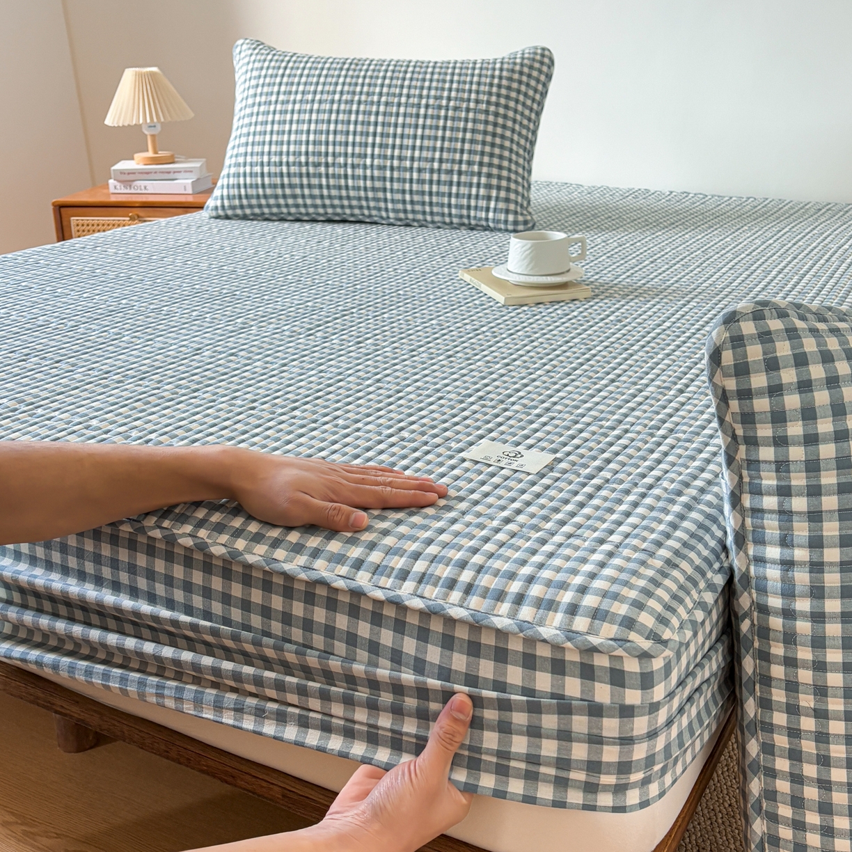 91家纺网 家纺一手货源 找家纺 居眠 2026新款全棉色织水洗棉格子夹棉棉花床笠 夹棉款-水兰小格