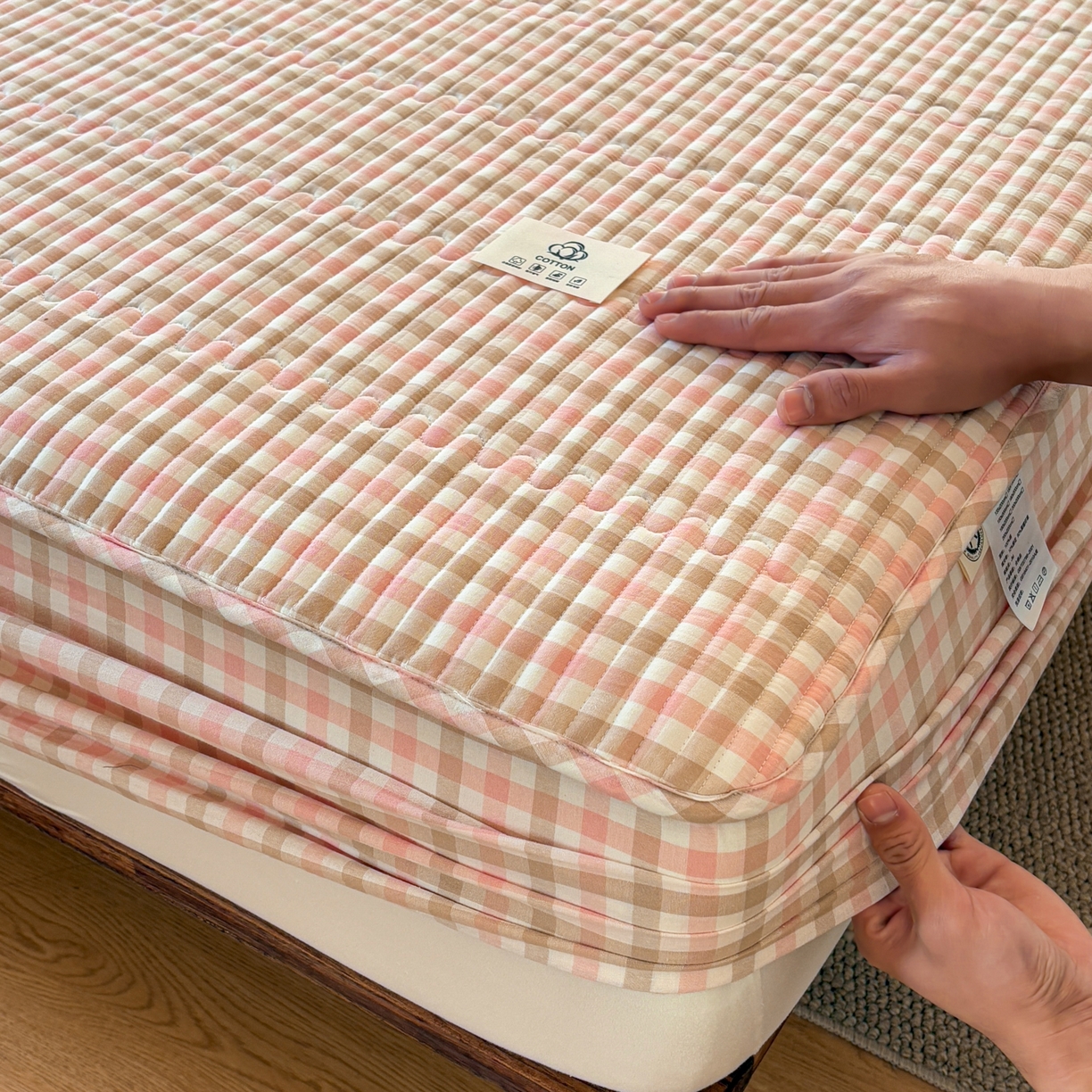 91家纺网 家纺一手货源 找家纺 居眠 2026新款全棉色织水洗棉格子夹棉棉花床笠 夹棉款-印月粉