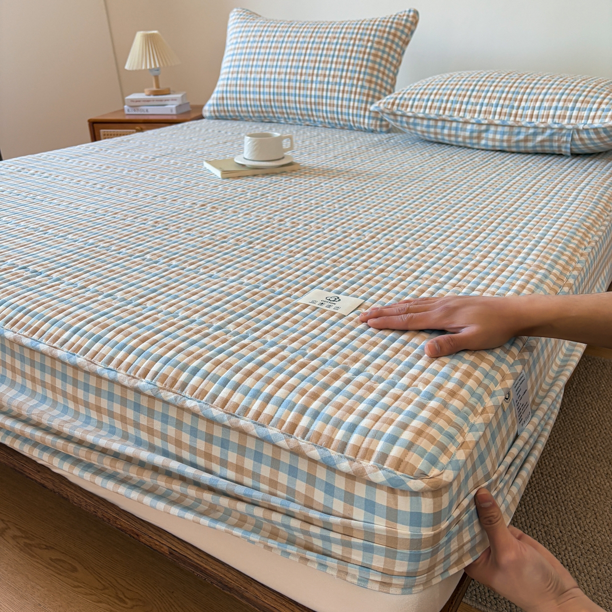 91家纺网 家纺一手货源 找家纺 居眠 2026新款全棉色织水洗棉格子夹棉棉花床笠 夹棉款-印月兰