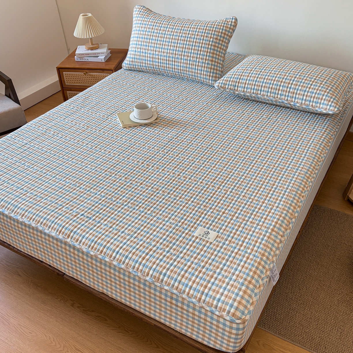 91家纺网 家纺一手货源 找家纺 居眠 2026新款全棉色织水洗棉格子夹棉棉花床笠 夹棉款-印月兰