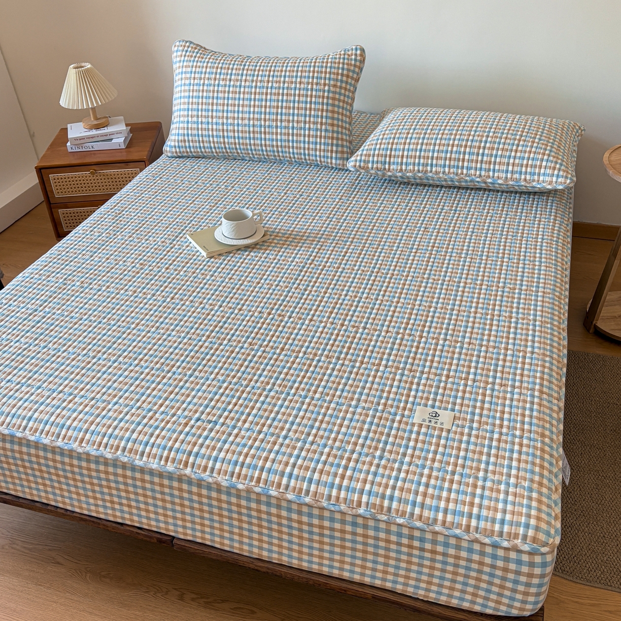 91家纺网 家纺一手货源 找家纺 居眠 2026新款全棉色织水洗棉格子夹棉棉花床笠 夹棉款-印月兰