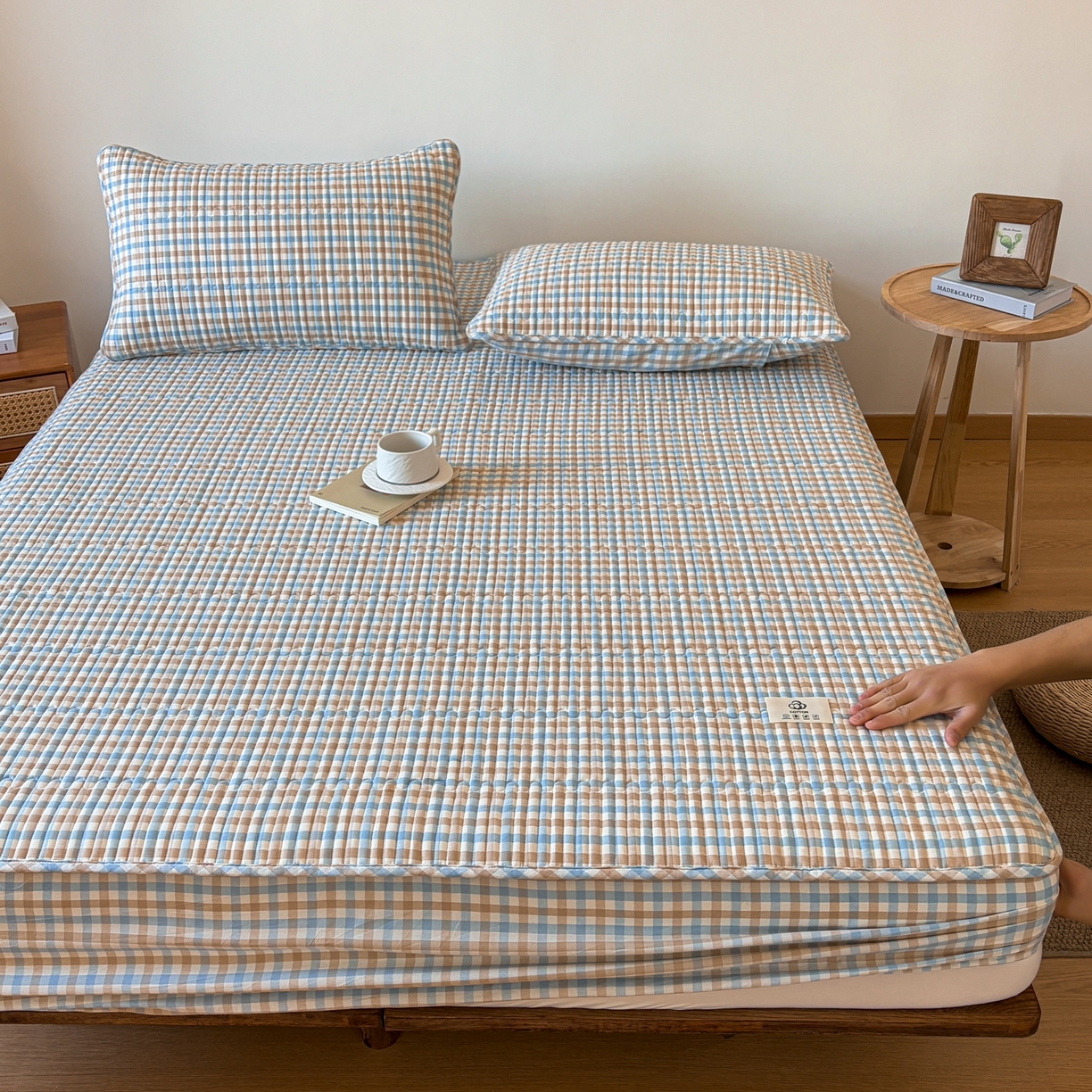 91家纺网 家纺一手货源 找家纺 居眠 2026新款全棉色织水洗棉格子夹棉棉花床笠 夹棉款-印月兰