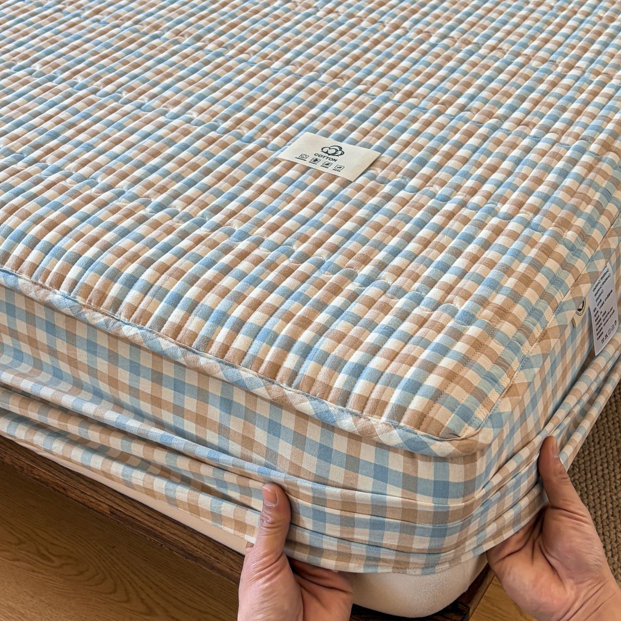 91家纺网 家纺一手货源 找家纺 居眠 2026新款全棉色织水洗棉格子夹棉棉花床笠 夹棉款-印月兰