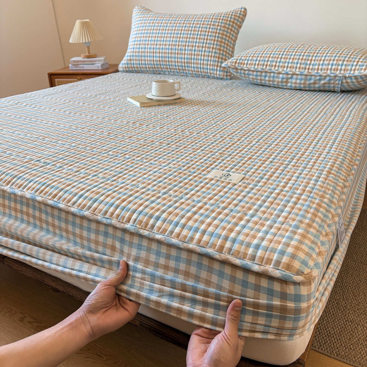 91家纺网 家纺一手货源 找家纺 居眠 2026新款全棉色织水洗棉格子夹棉棉花床笠 夹棉款-印月兰