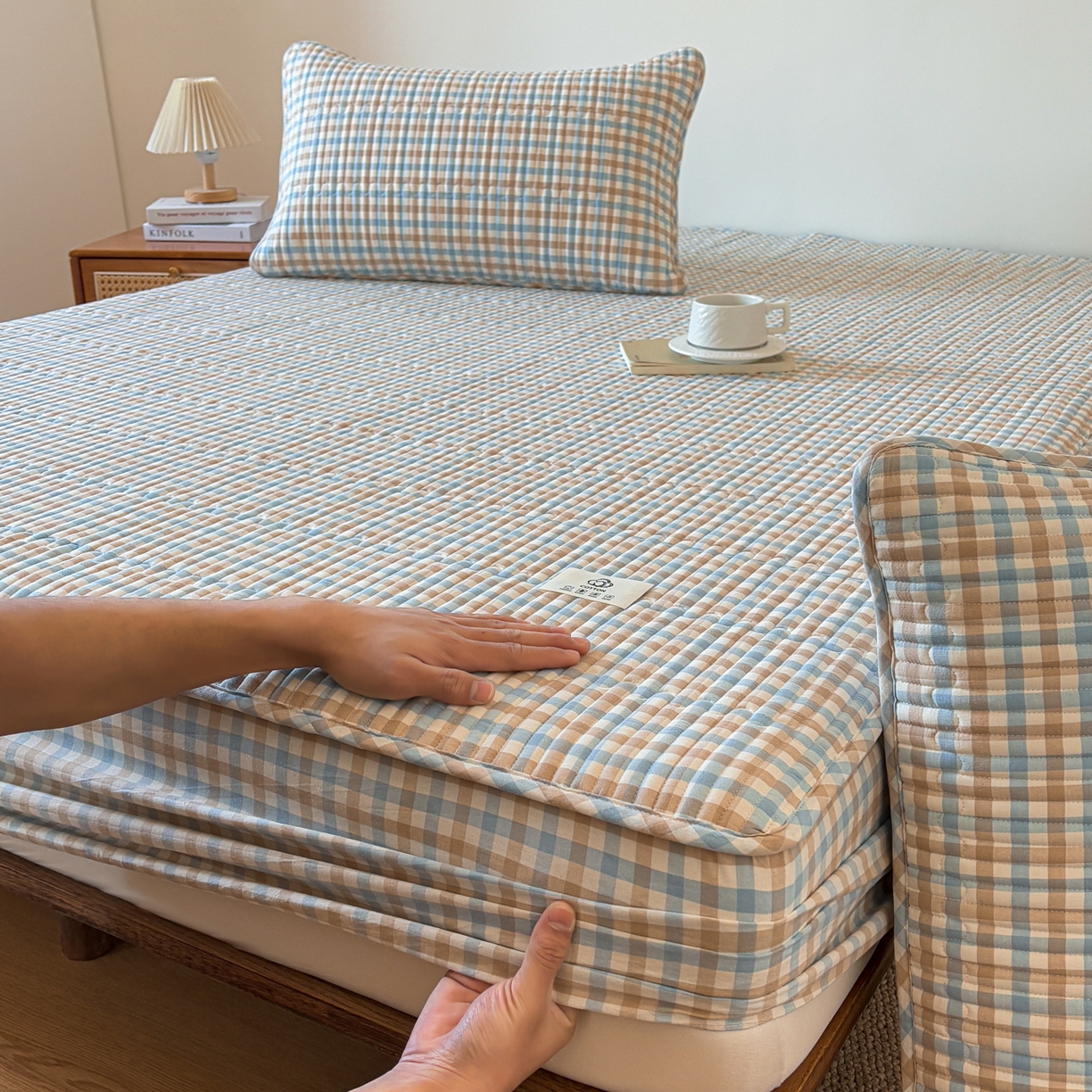 91家纺网 家纺一手货源 找家纺 居眠 2026新款全棉色织水洗棉格子夹棉棉花床笠 夹棉款-印月兰