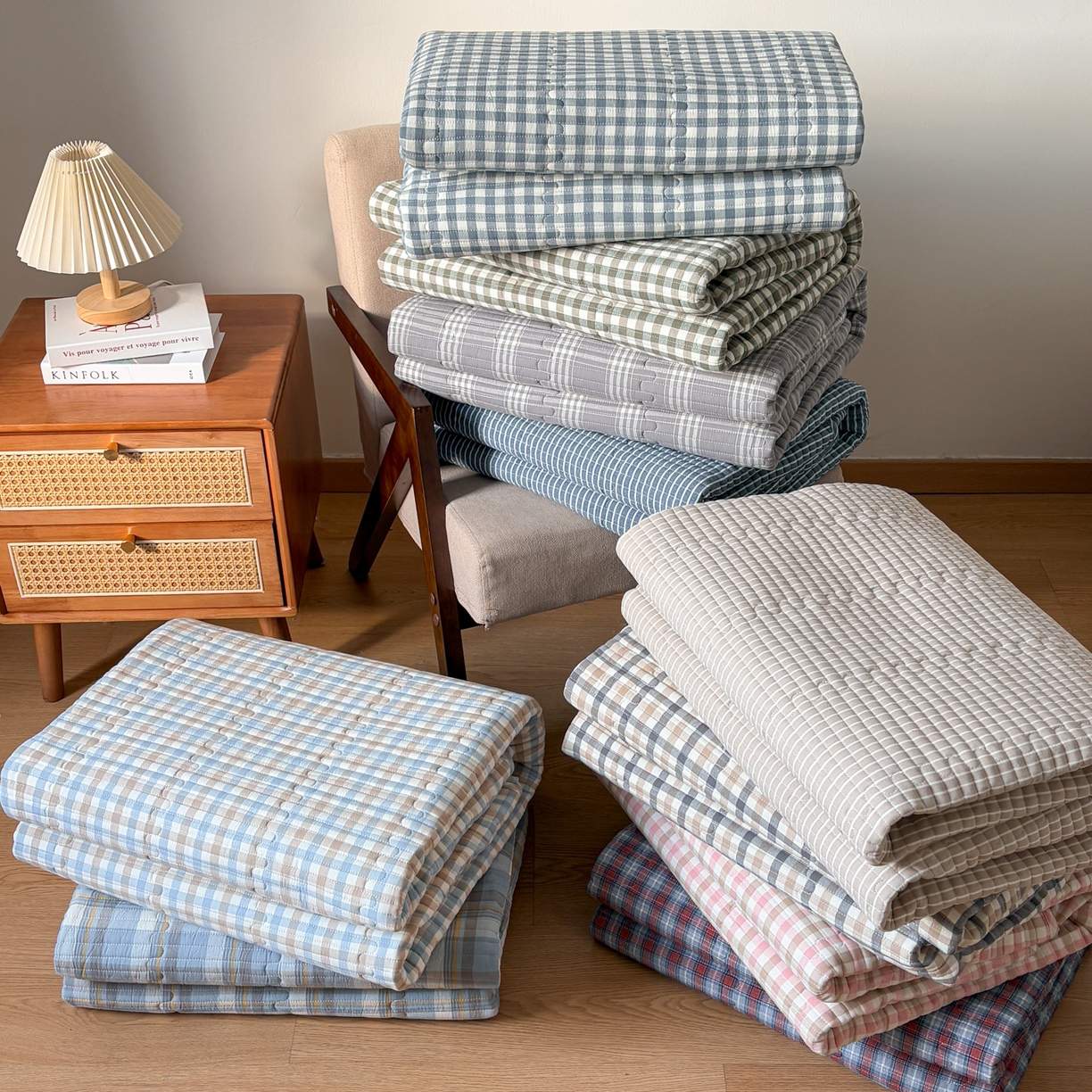 91家纺网 家纺一手货源 找家纺 居眠 2026新款全棉色织水洗棉格子夹棉棉花床笠 组合叠拍