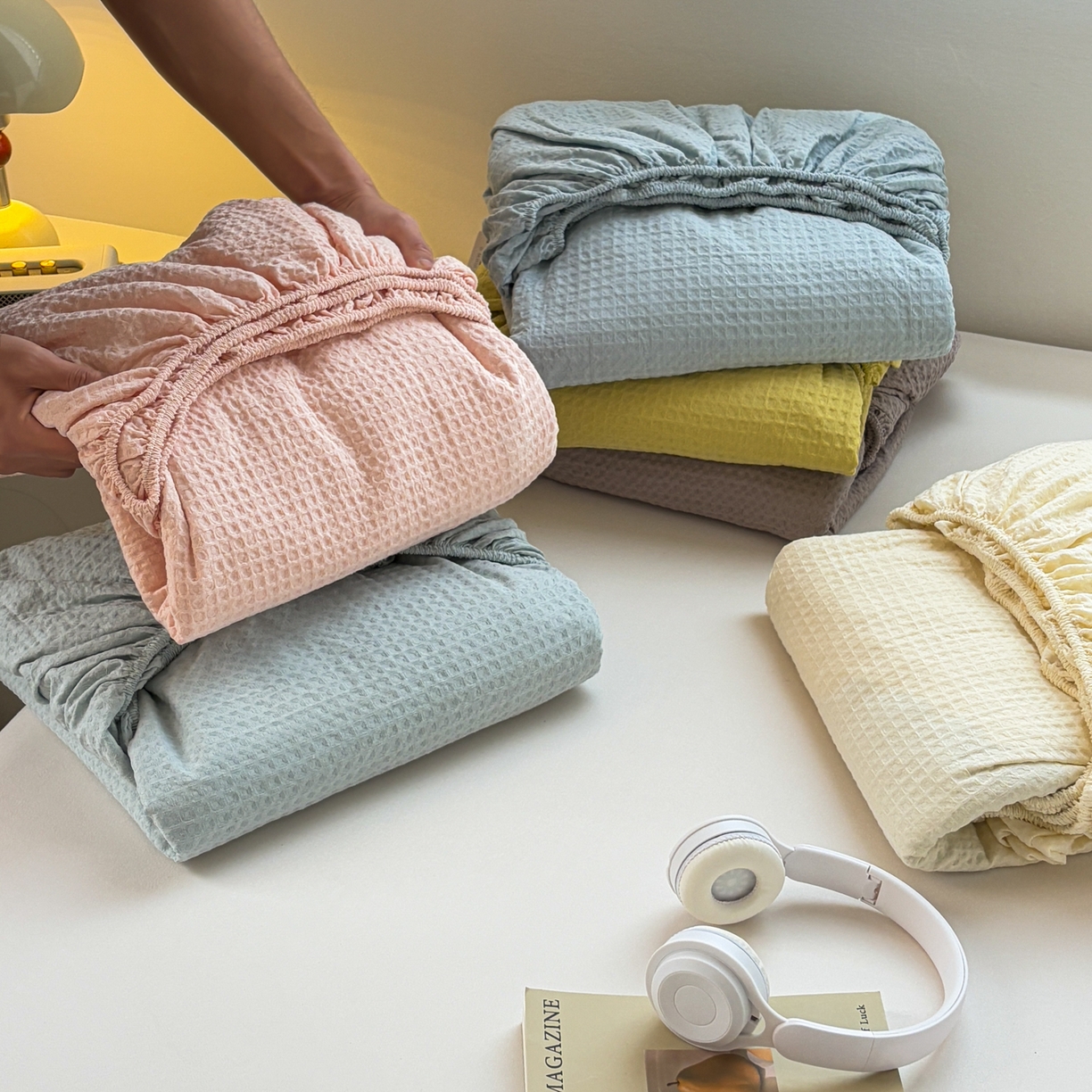 91家纺网 家纺一手货源 找家纺 居眠 2026新款全棉华夫格毛巾绣系列床笠 组合叠拍