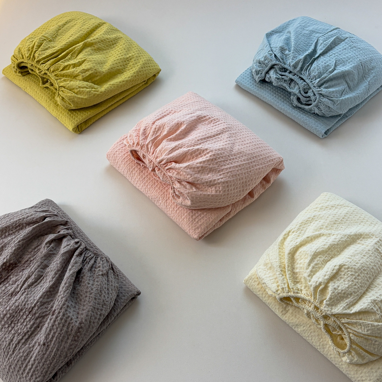 91家纺网 家纺一手货源 找家纺 居眠 2026新款全棉华夫格毛巾绣系列床笠 组合叠拍