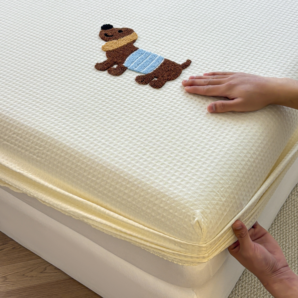 91家纺网 家纺一手货源 找家纺 居眠 2026新款全棉华夫格毛巾绣系列床笠 丑萌小狗-白