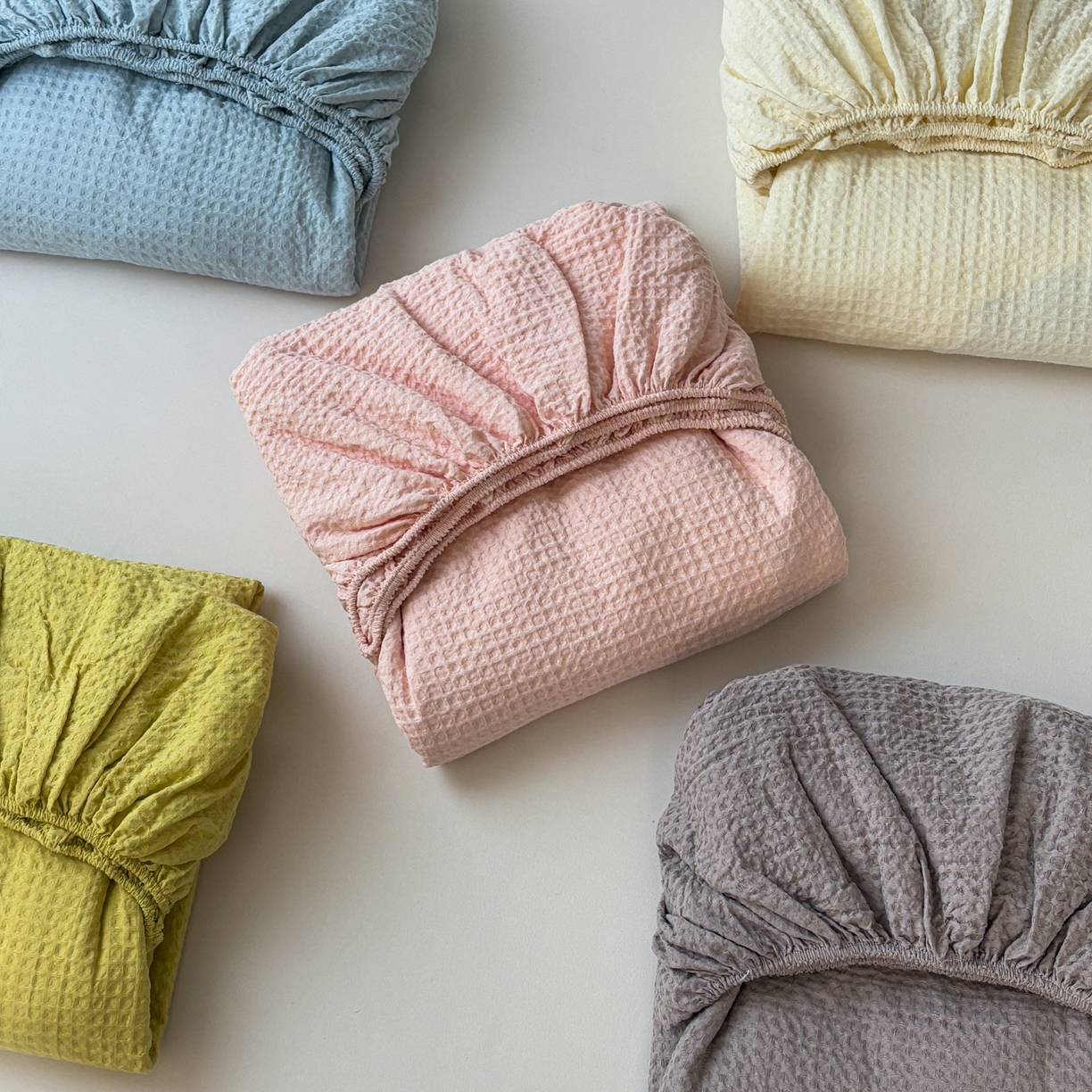 91家纺网 家纺一手货源 找家纺 居眠 2026新款全棉华夫格毛巾绣系列床笠 组合叠拍