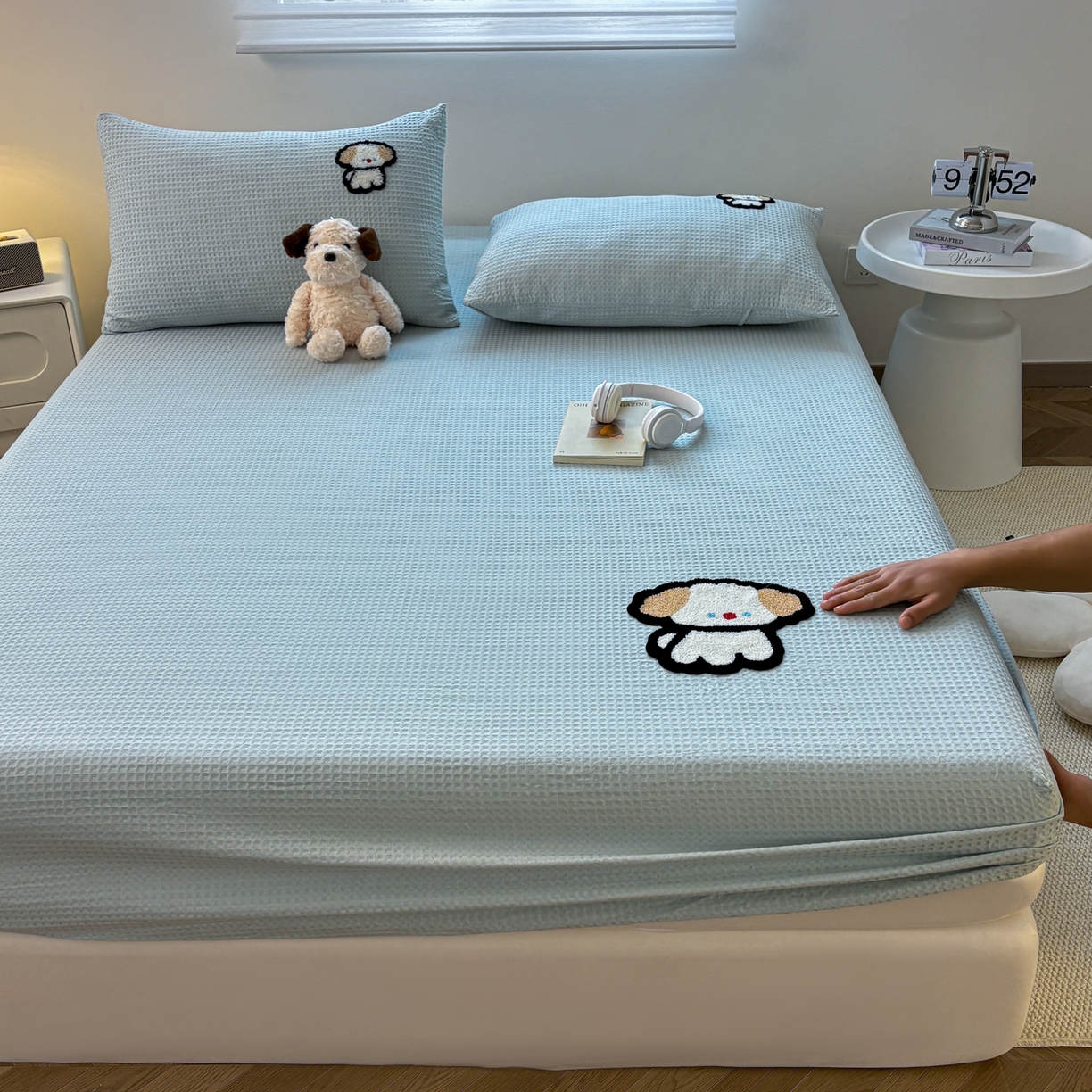 91家纺网 家纺一手货源 找家纺 居眠 2026新款全棉华夫格毛巾绣系列床笠 毛绒小狗-蓝