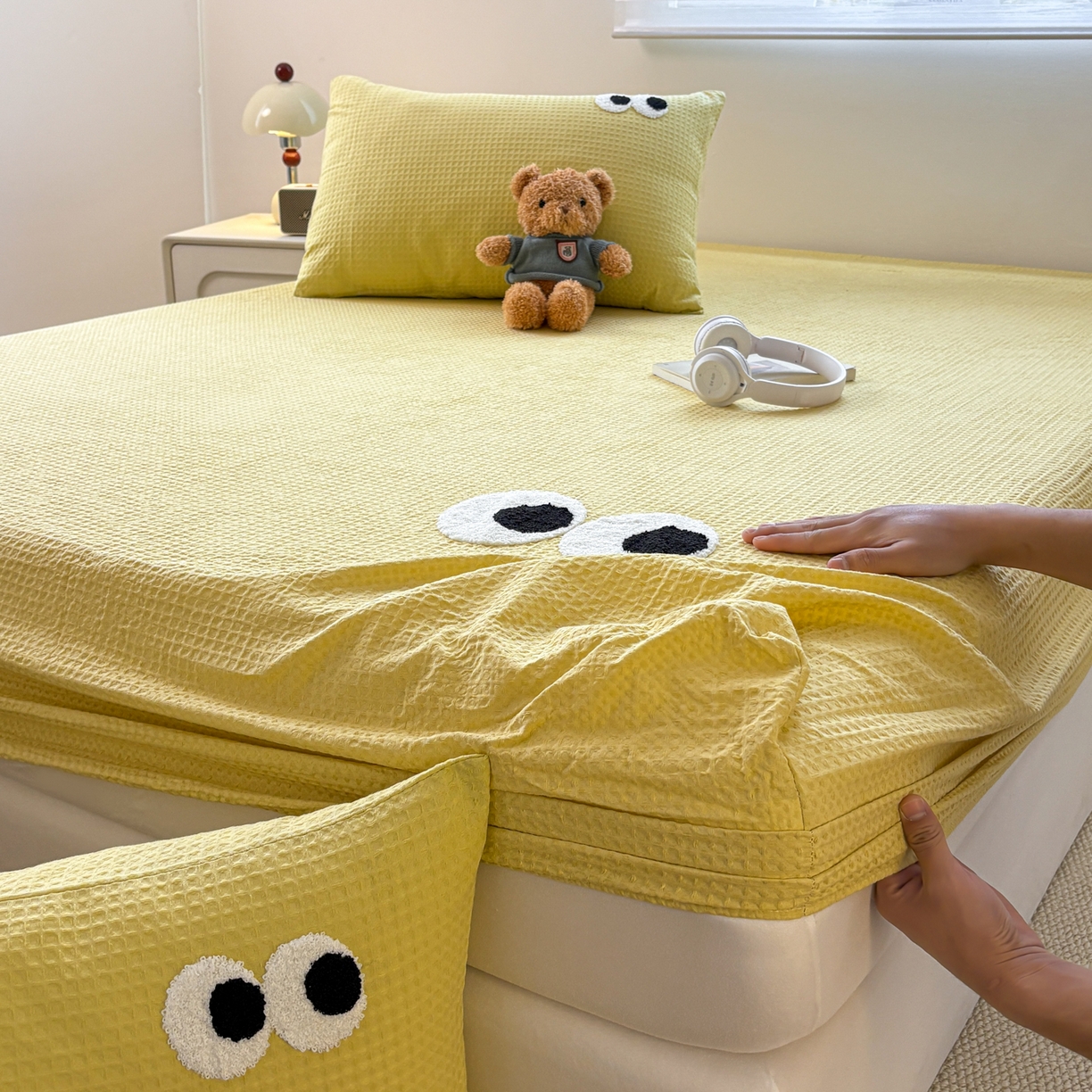 91家纺网 家纺一手货源 找家纺 居眠 2026新款全棉华夫格毛巾绣系列床笠 呆呆大眼-黄