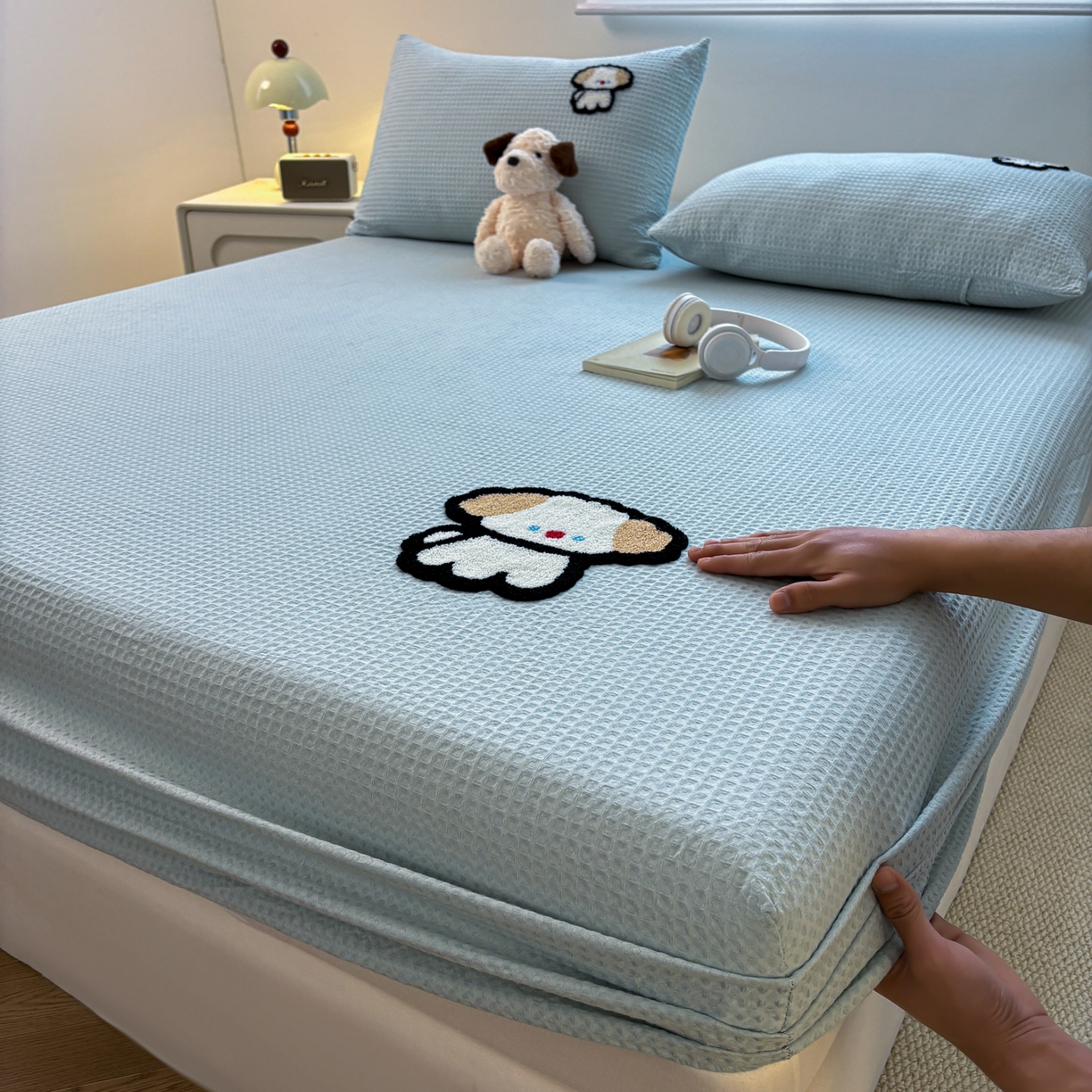 91家纺网 家纺一手货源 找家纺 居眠 2026新款全棉华夫格毛巾绣系列床笠 毛绒小狗-蓝