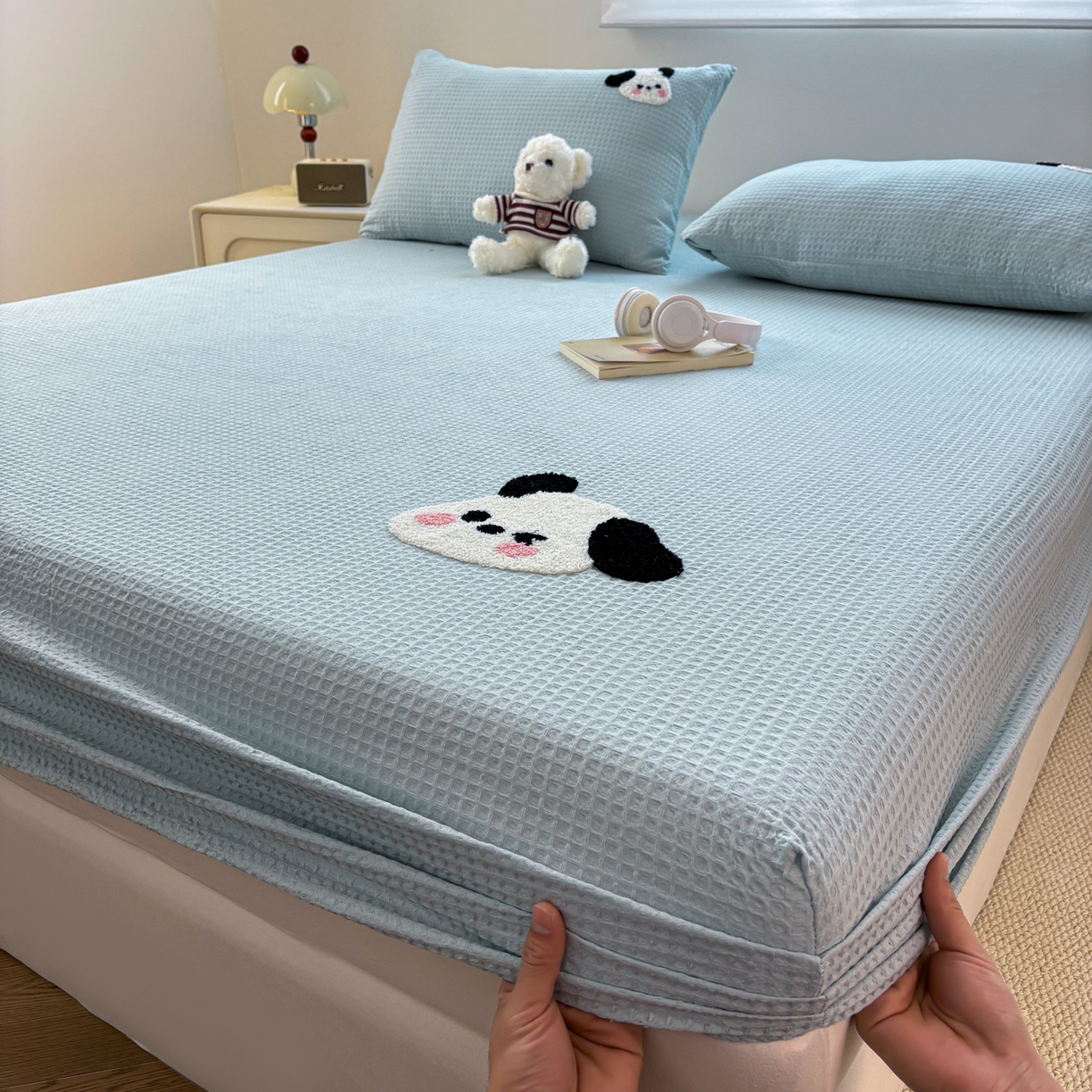 91家纺网 家纺一手货源 找家纺 居眠 2026新款全棉华夫格毛巾绣系列床笠 欢乐狗-蓝