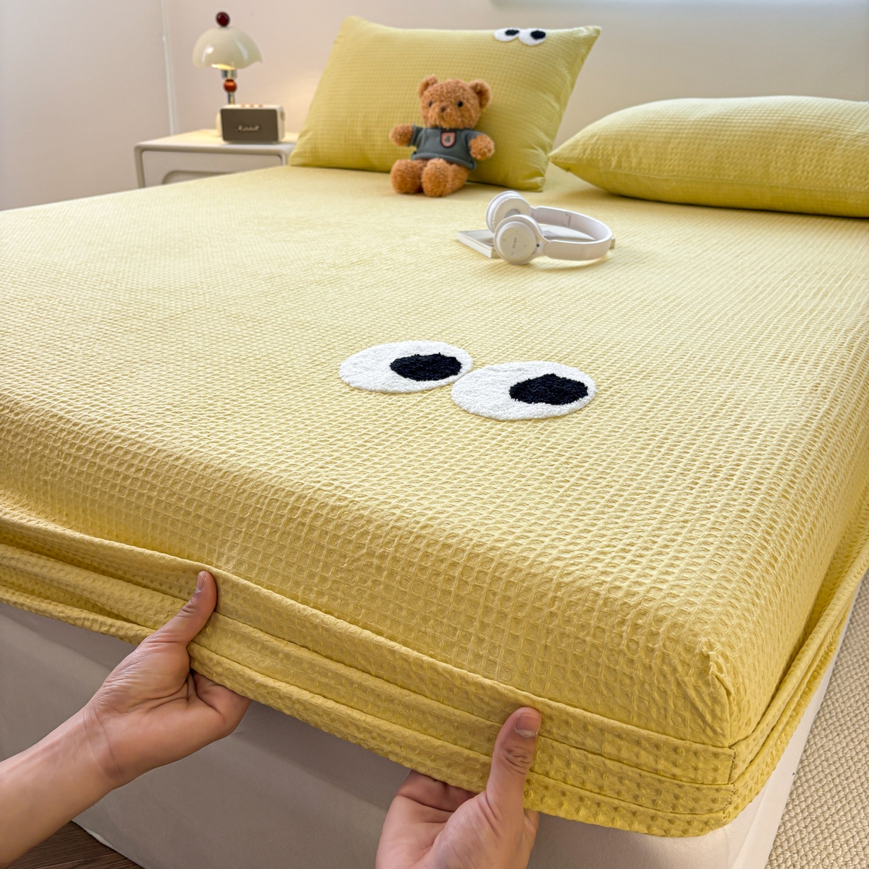 91家纺网 家纺一手货源 找家纺 居眠 2026新款全棉华夫格毛巾绣系列床笠 呆呆大眼-黄