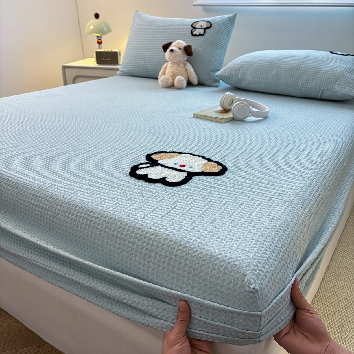 91家纺网 家纺一手货源 找家纺 居眠 2026新款全棉华夫格毛巾绣系列床笠 毛绒小狗-蓝