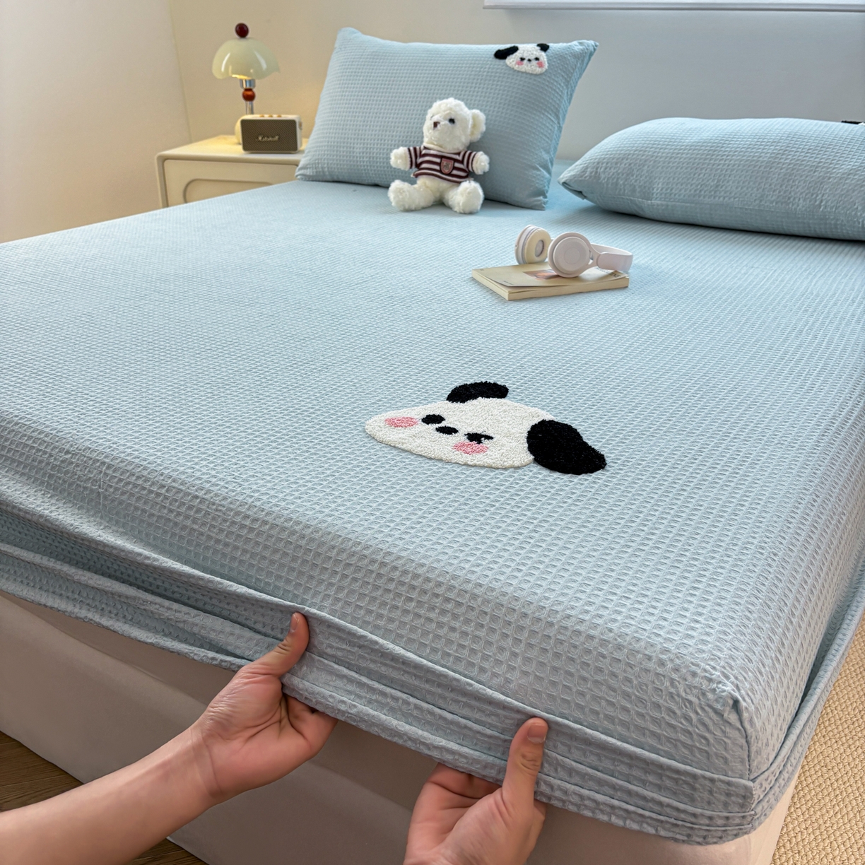 91家纺网 家纺一手货源 找家纺 居眠 2026新款全棉华夫格毛巾绣系列床笠 欢乐狗-蓝