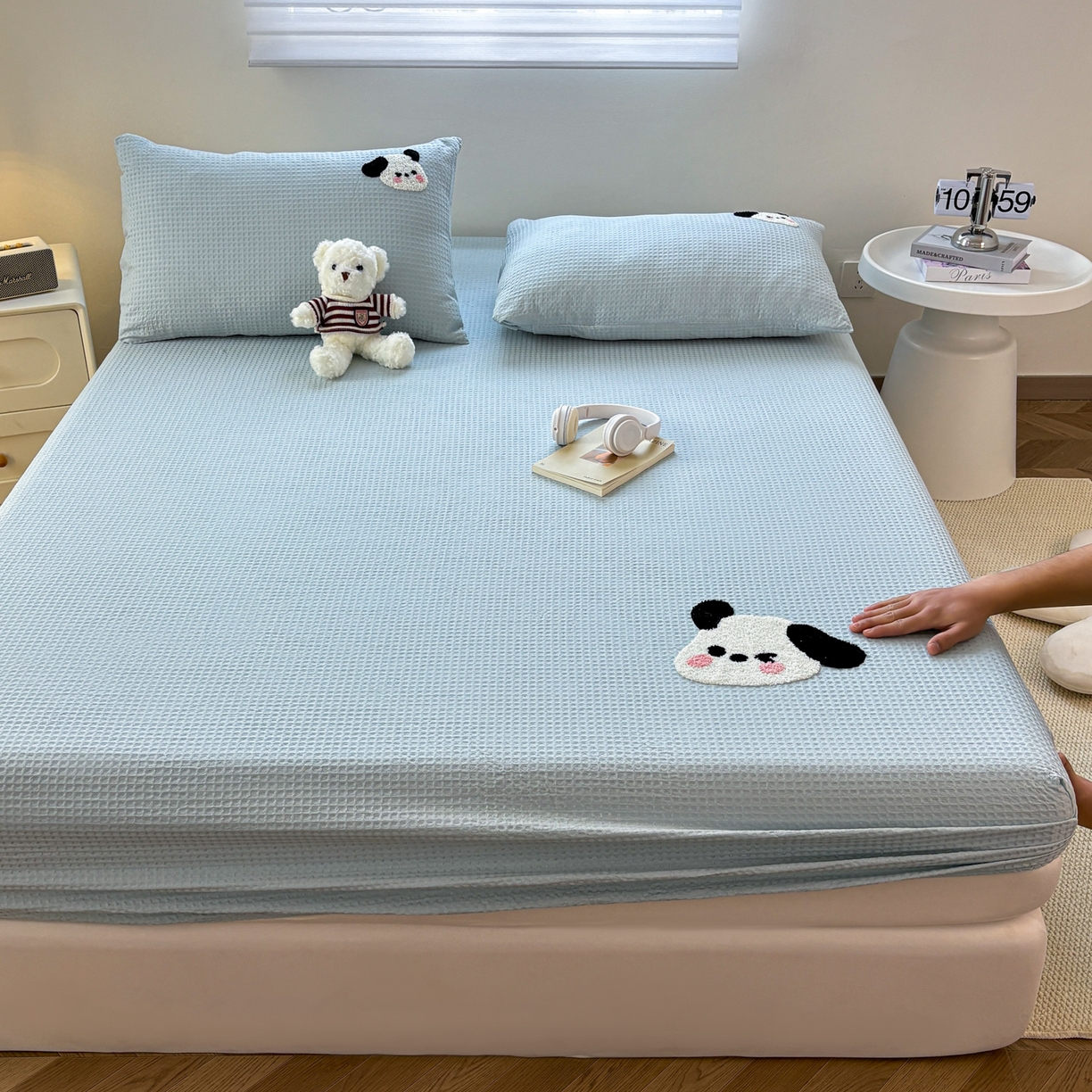 91家纺网 家纺一手货源 找家纺 居眠 2026新款全棉华夫格毛巾绣系列床笠 欢乐狗-蓝