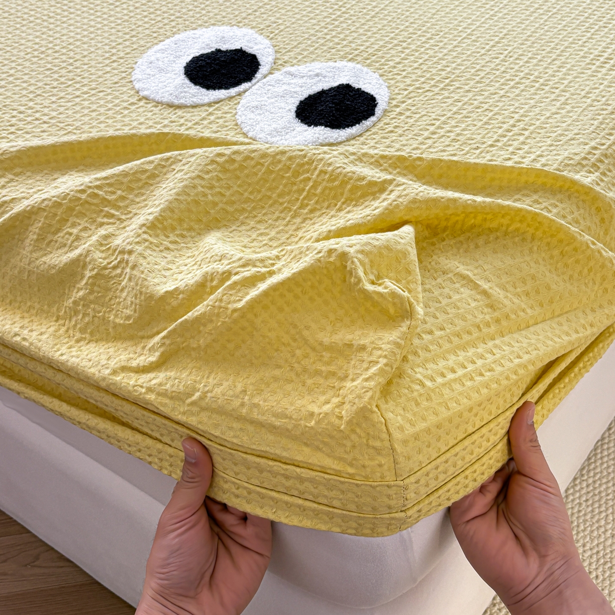 91家纺网 家纺一手货源 找家纺 居眠 2026新款全棉华夫格毛巾绣系列床笠 呆呆大眼-黄