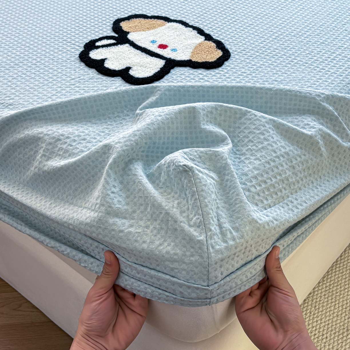 91家纺网 家纺一手货源 找家纺 居眠 2026新款全棉华夫格毛巾绣系列床笠 毛绒小狗-蓝