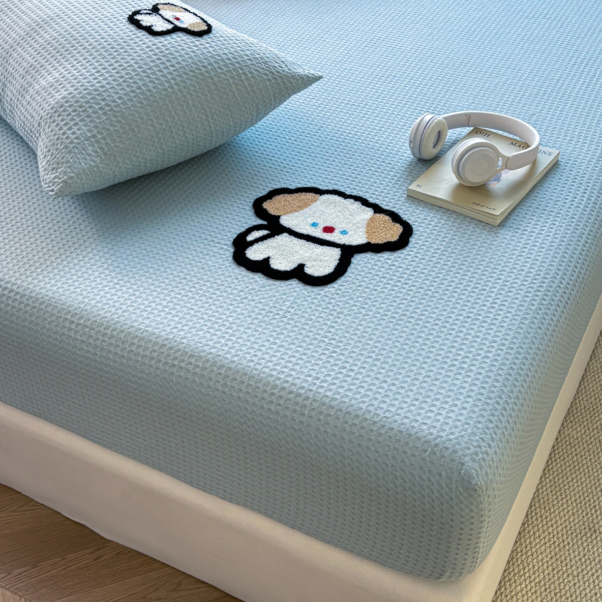 91家纺网 家纺一手货源 找家纺 居眠 2026新款全棉华夫格毛巾绣系列床笠 毛绒小狗-蓝